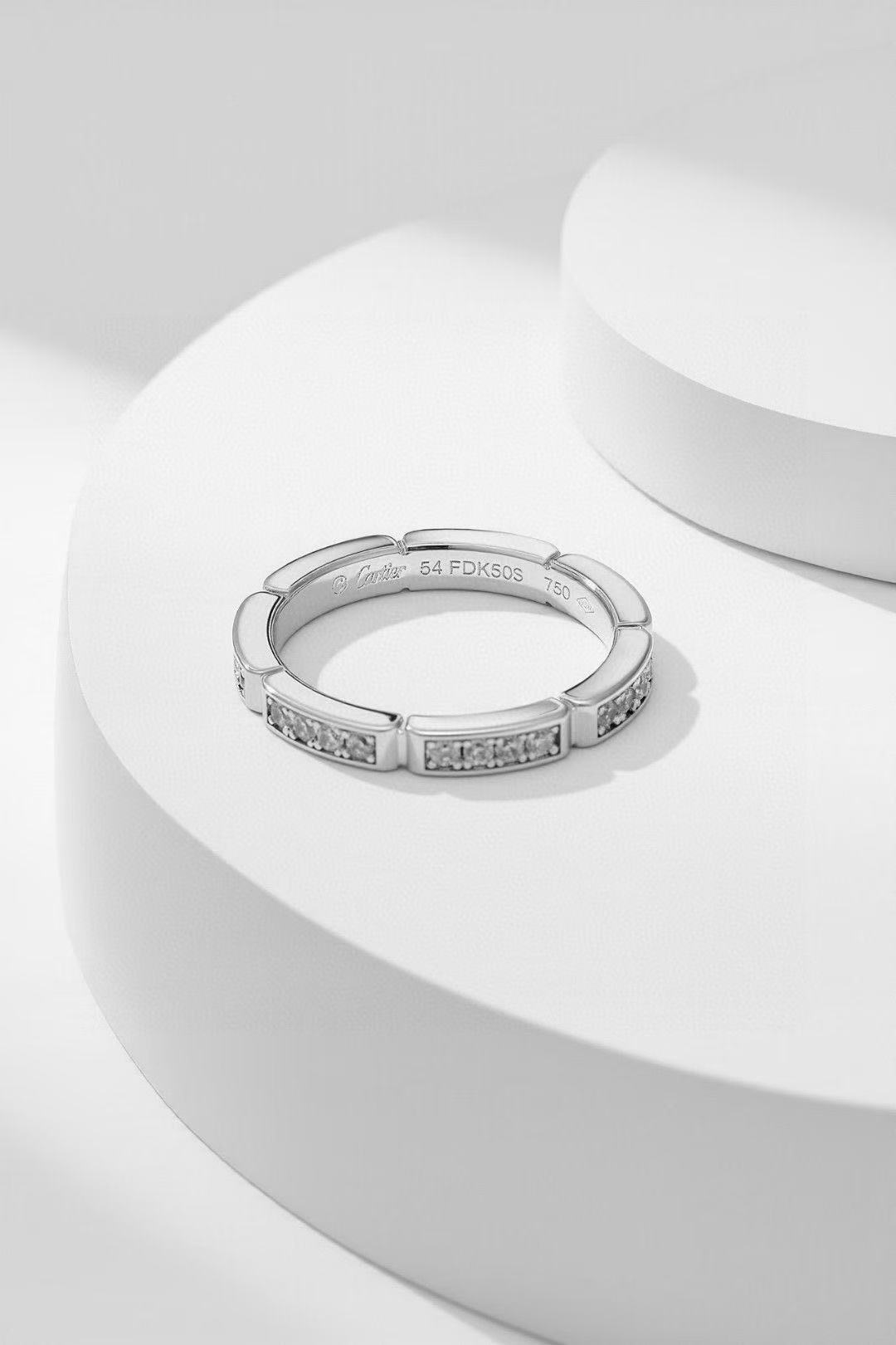 Cartier マイヨン パンテール ウェディングリング、セミパヴェセッティング