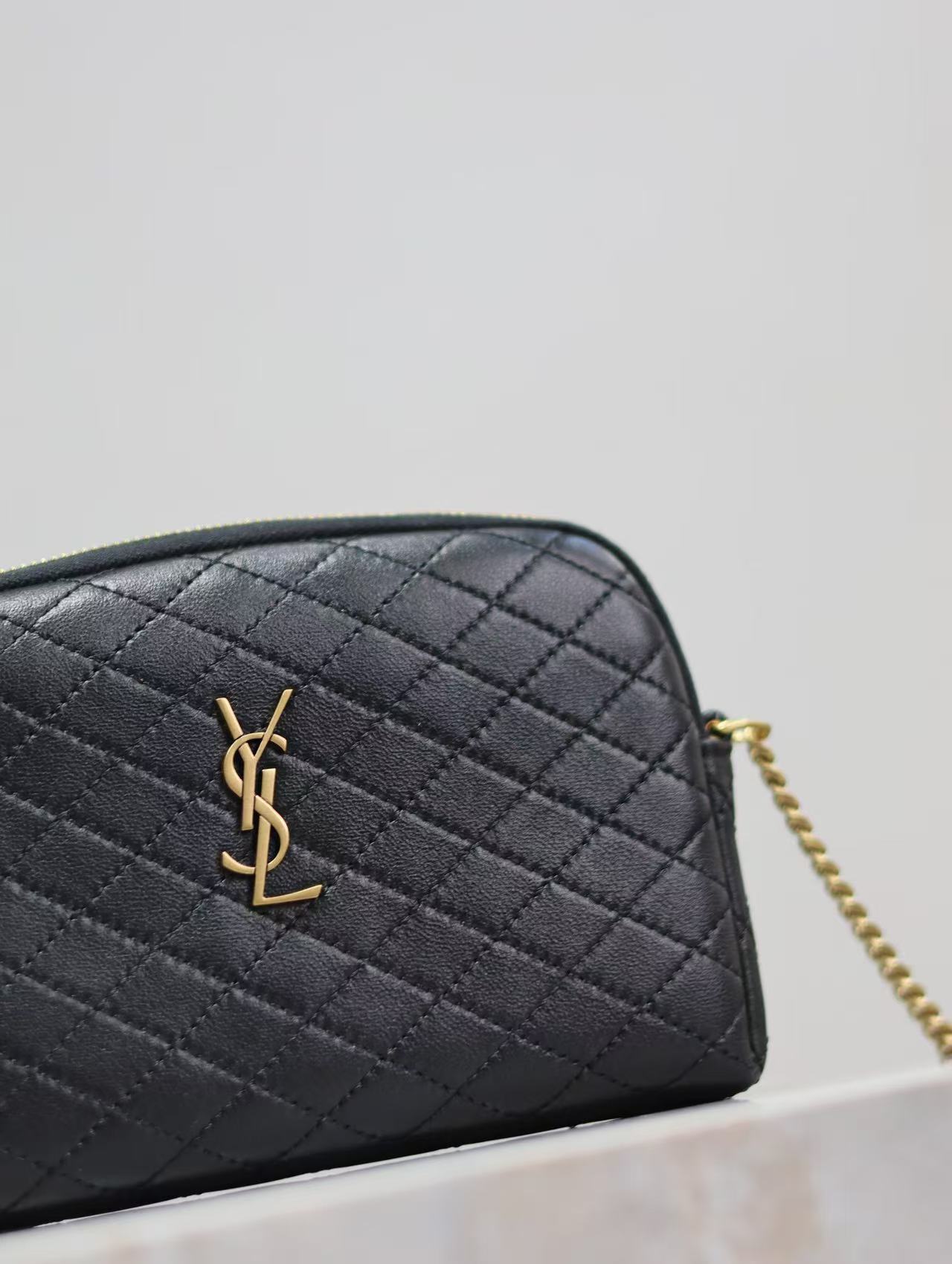 Saint Laurent サンローラン ギャビー カメラバッグ（ラムスキン）