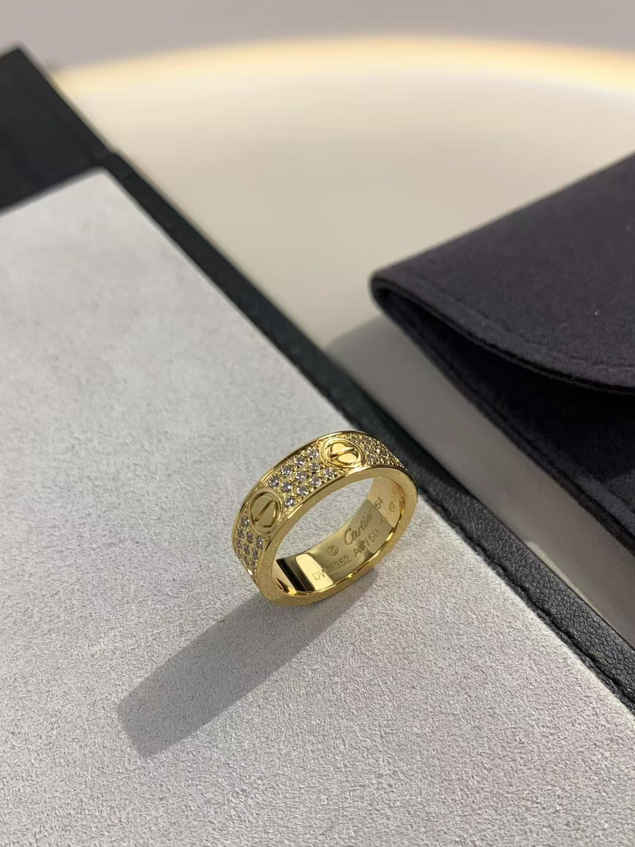 Cartier Love リング、スモールモデル、パヴェ