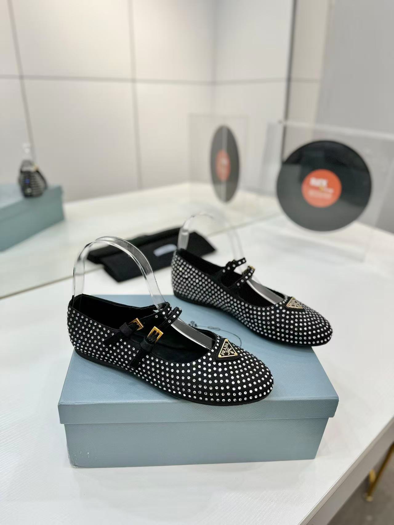 Prada クリスタル付 スエード バレリーナ