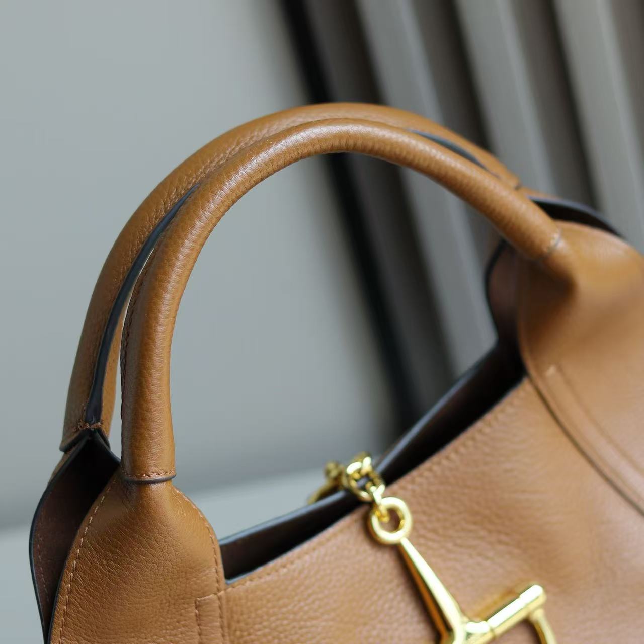 GUCCI 〔グッチ ソフトビット〕ミディアム トップハンドルバッグ