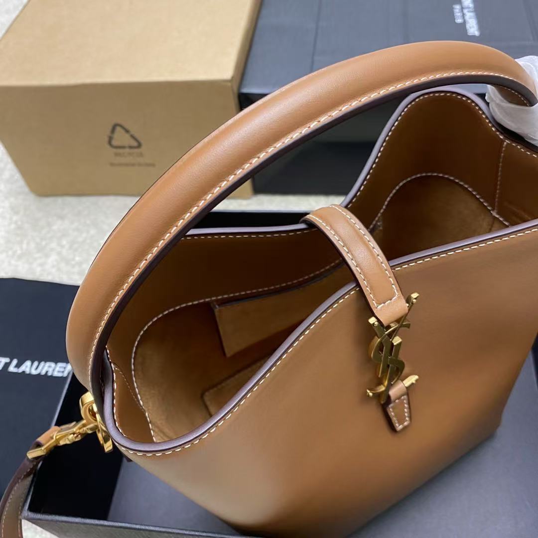 Saint Laurent サンローラン LE 37 スモール（シャイニーレザー）