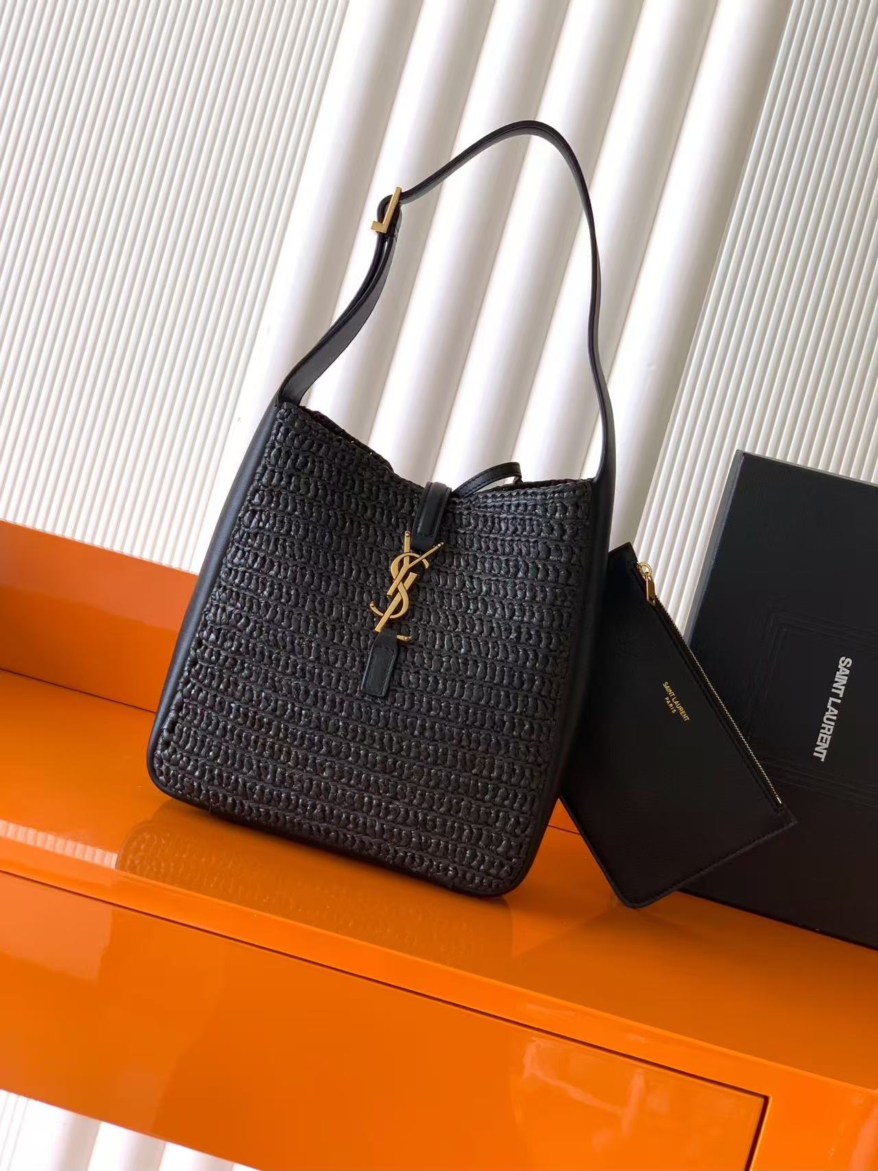 Saint Laurent サンローラン  LE 5 À 7 ソフト スモール（ラフィア/レザー）