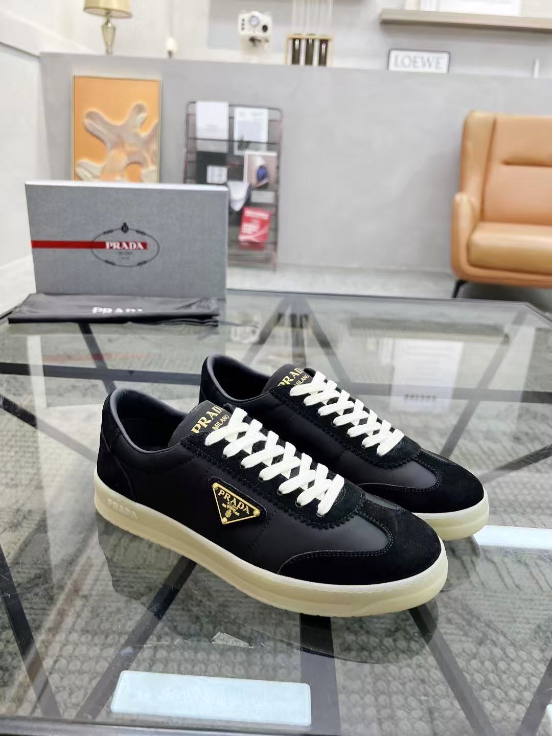 プラダ ダウンタウン Re-Nylon xスエード スニーカー