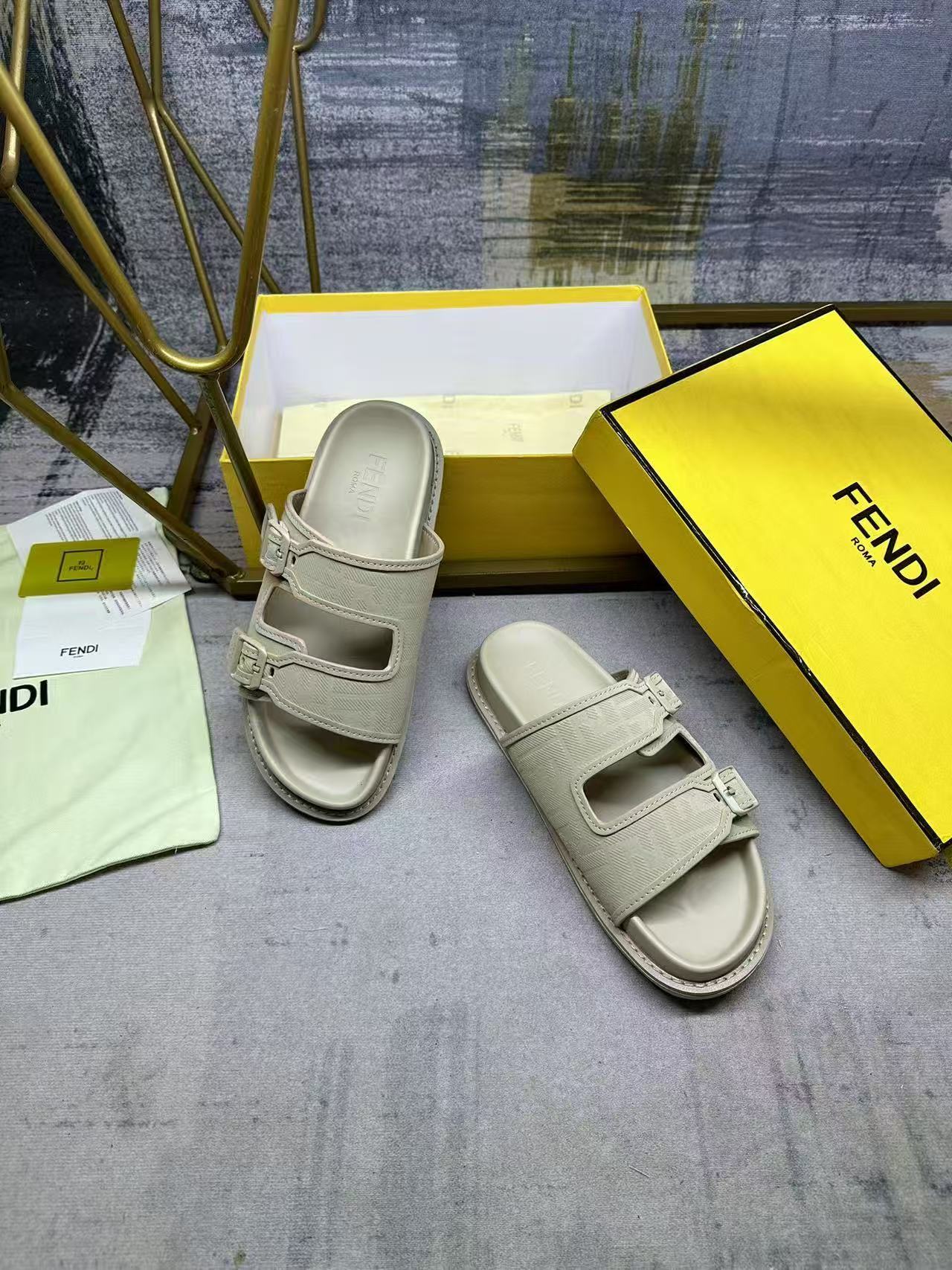 Fendi  フェンディ フィール サンダル