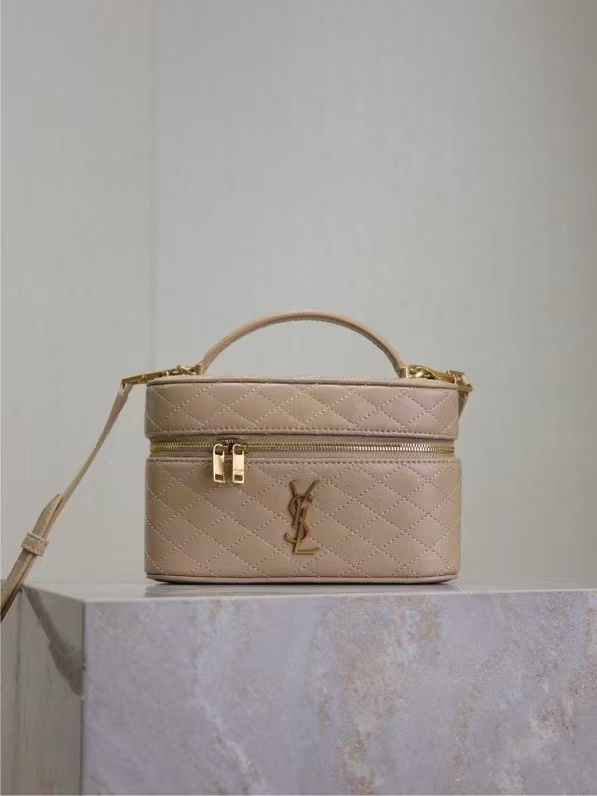  Saint Laurent サンローラン ギャビー バニティバッグ（ラムスキン）