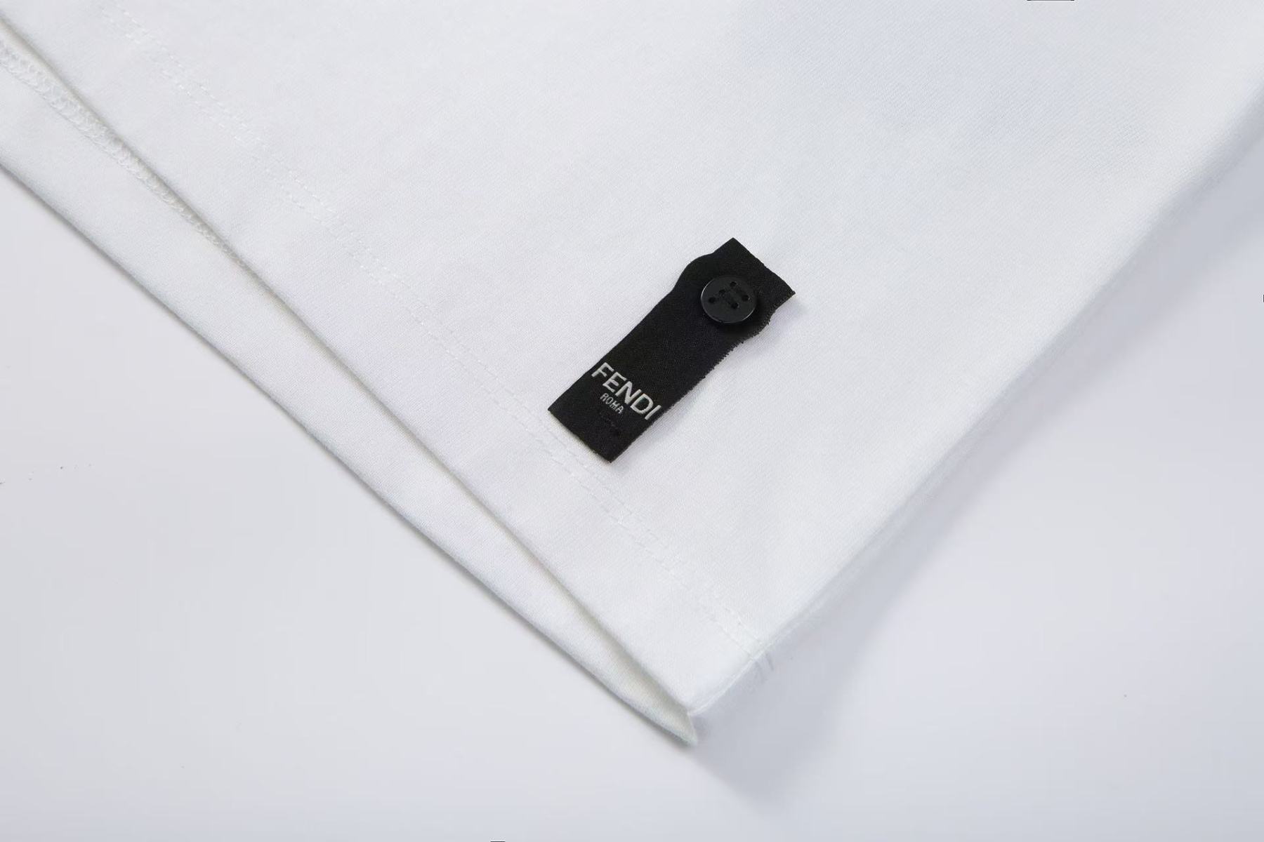 Fendi Silvia and The Baguette Tシャツ マルチカラープリント ホワイトコットン Tシャツ