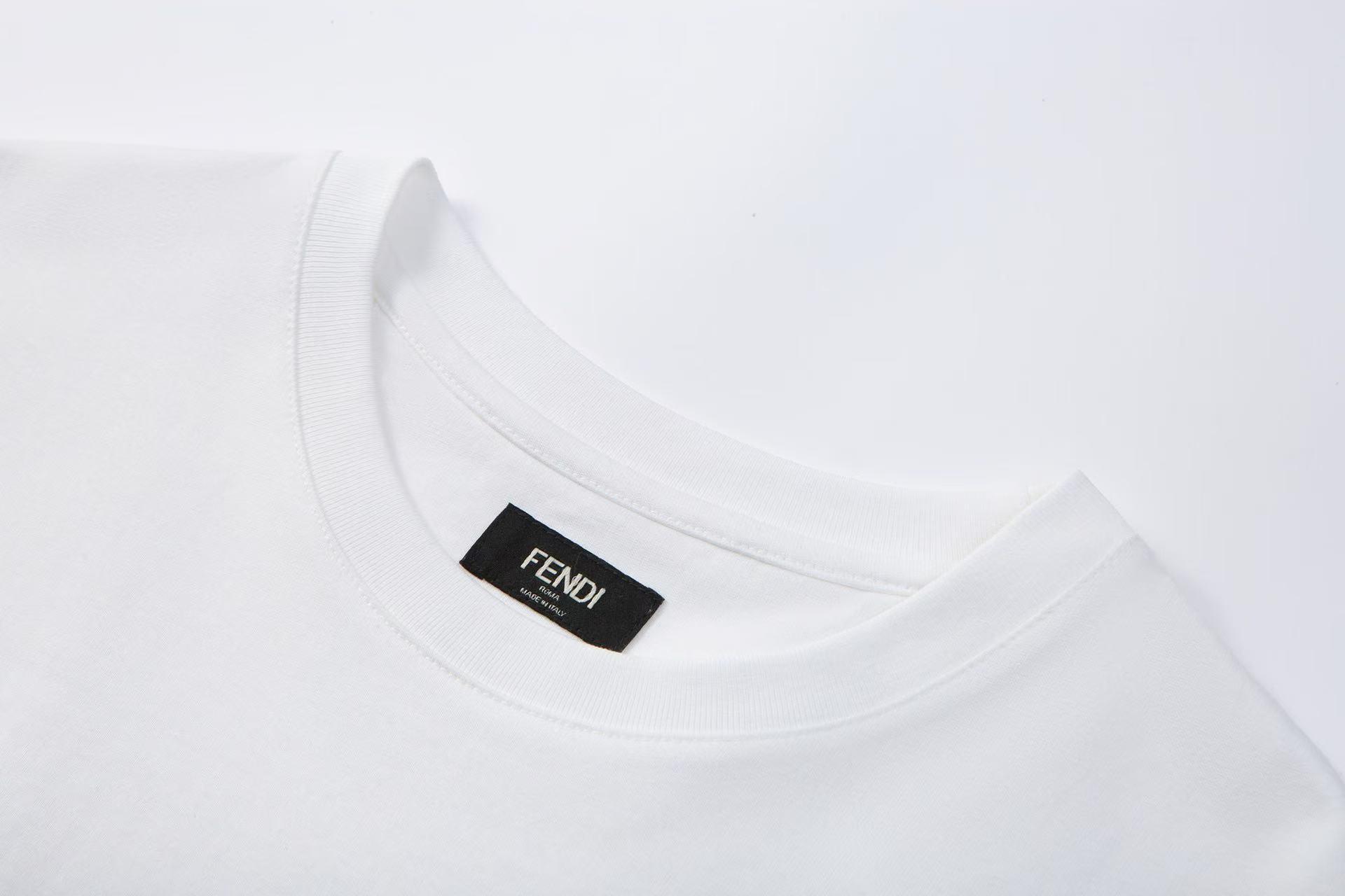 Fendi Silvia and The Baguette Tシャツ マルチカラープリント ホワイトコットン Tシャツ