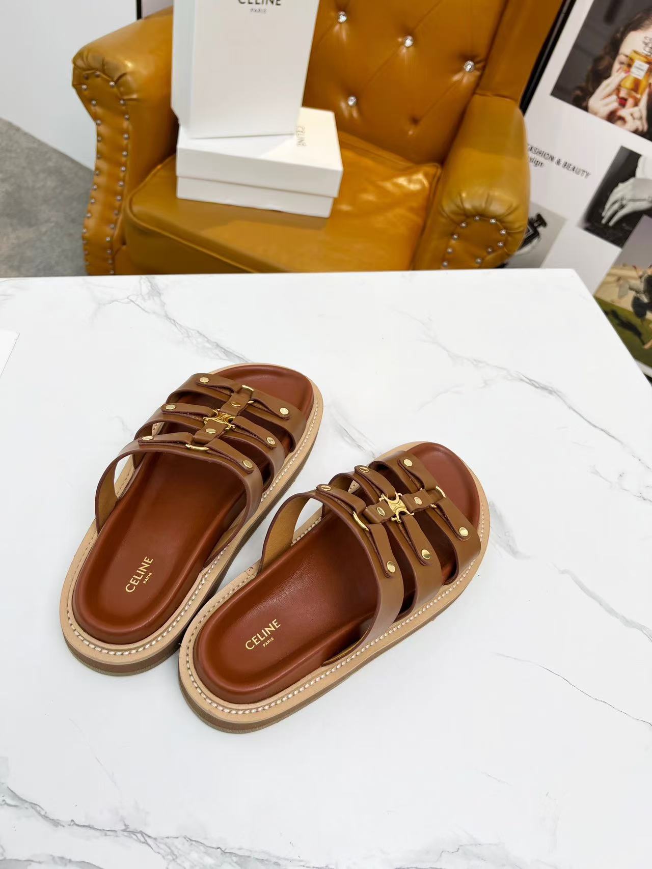 CELINE スライドティッピ / カーフスキン