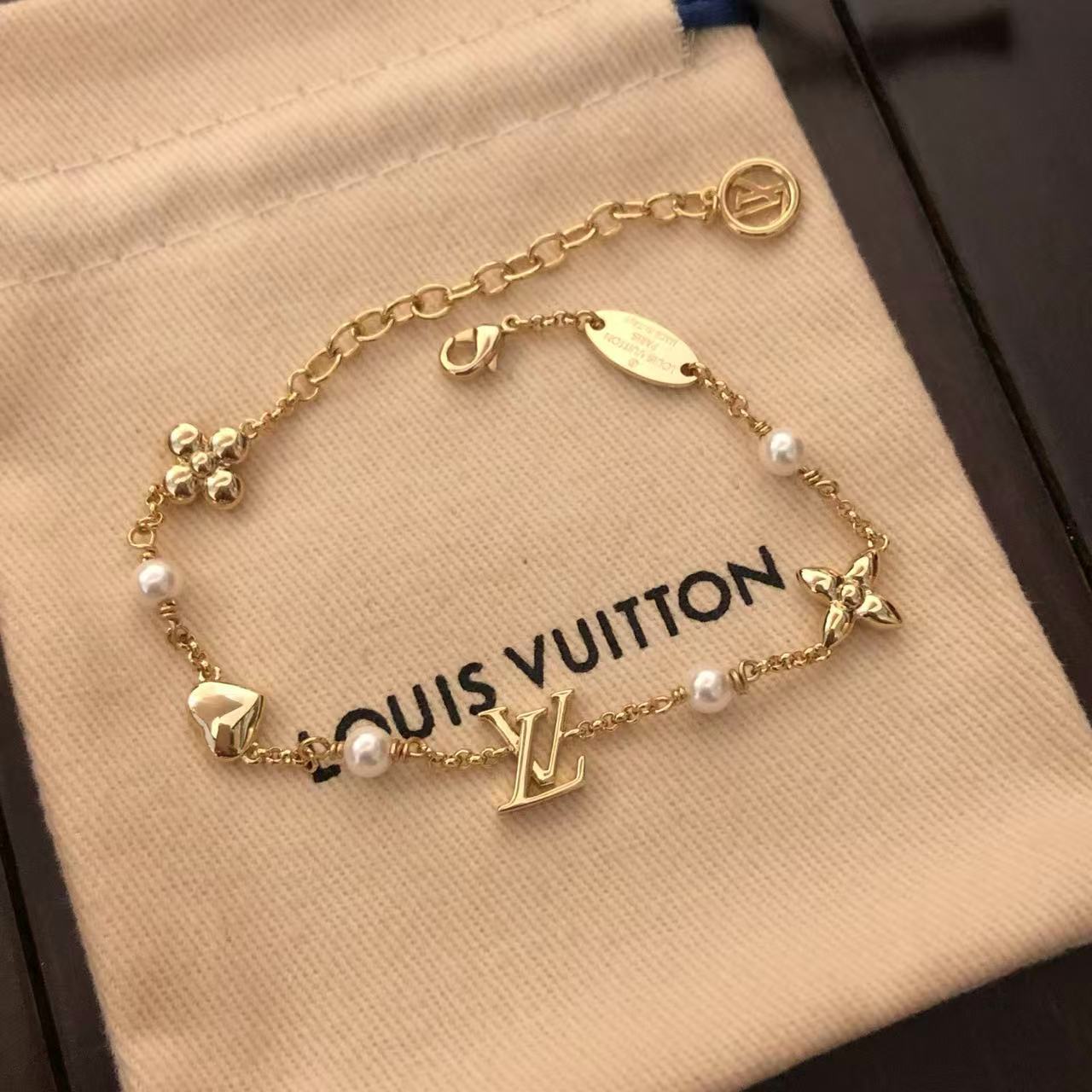 Louis vuitton ブレスレット･LV ハート