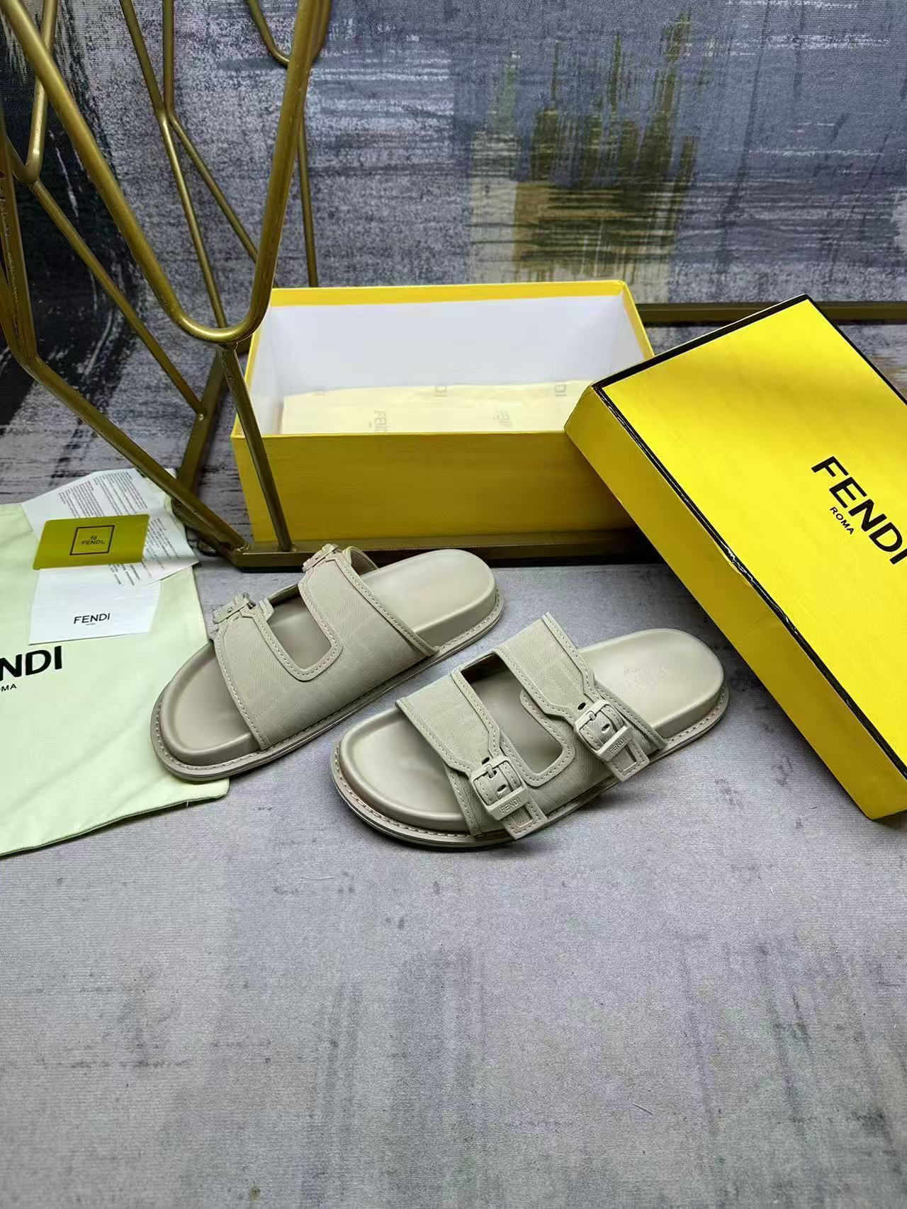 Fendi  フェンディ フィール サンダル