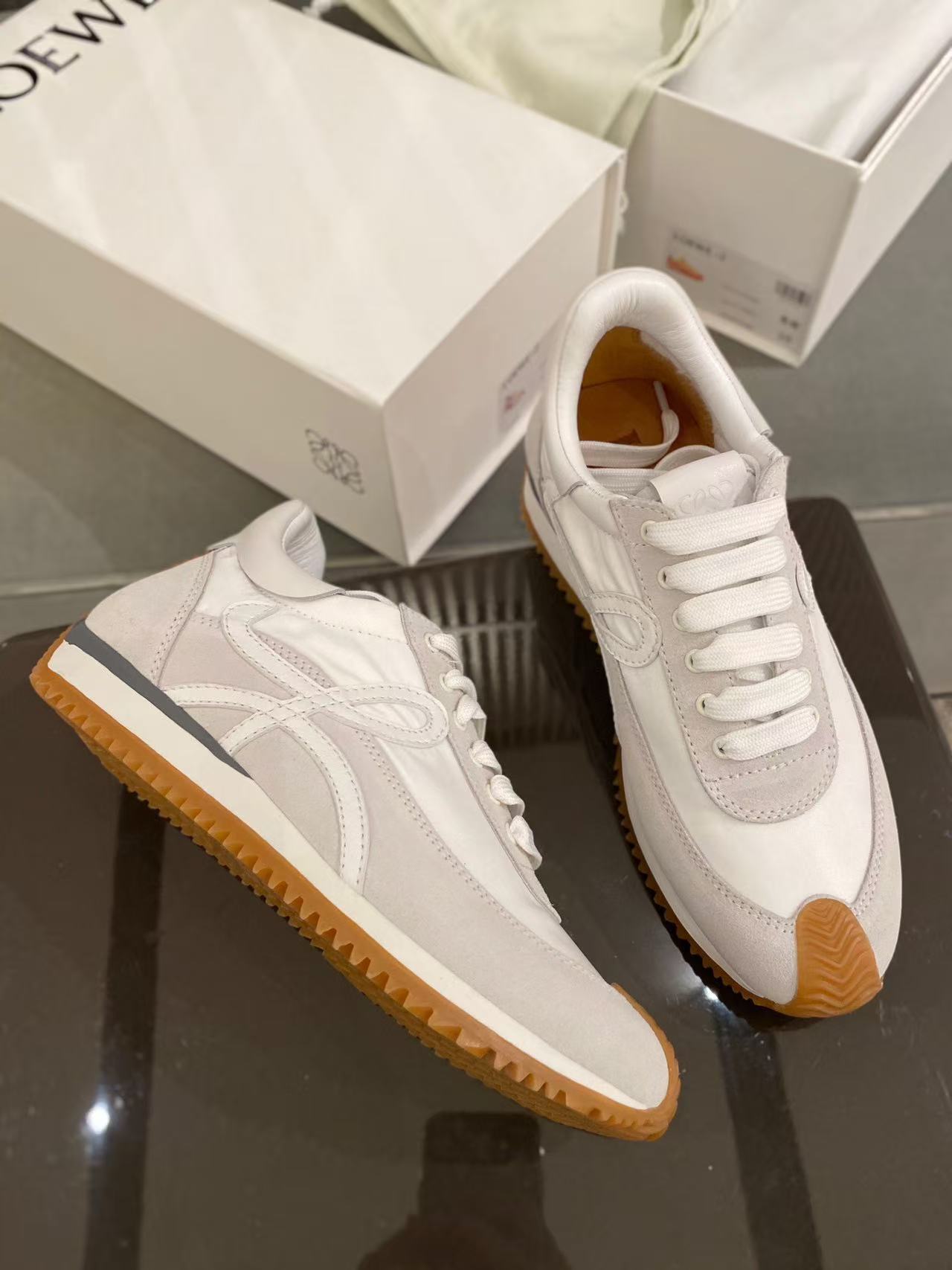 Loewe フローランナー (スエード＆ナイロン)