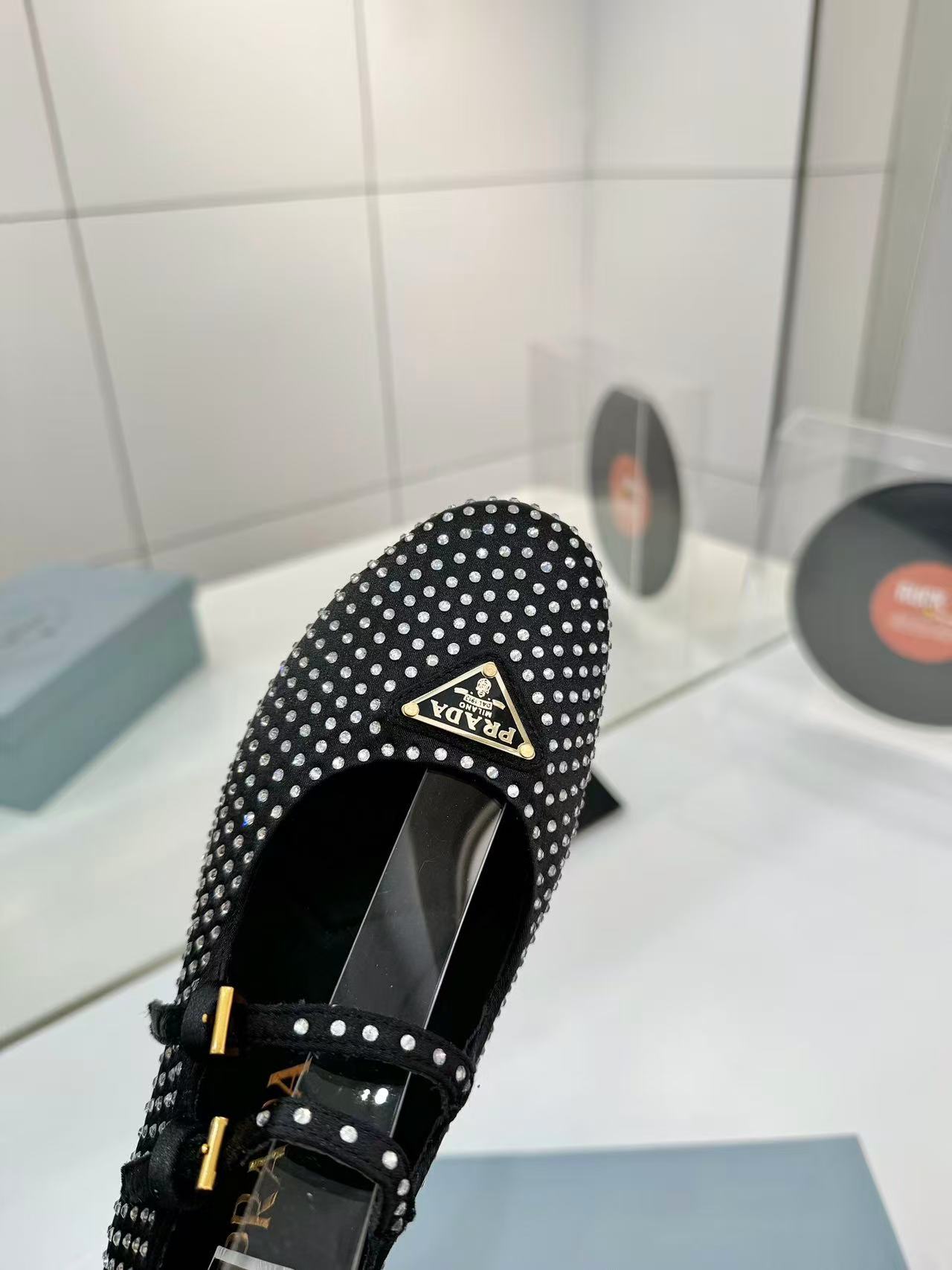 Prada クリスタル付 スエード バレリーナ