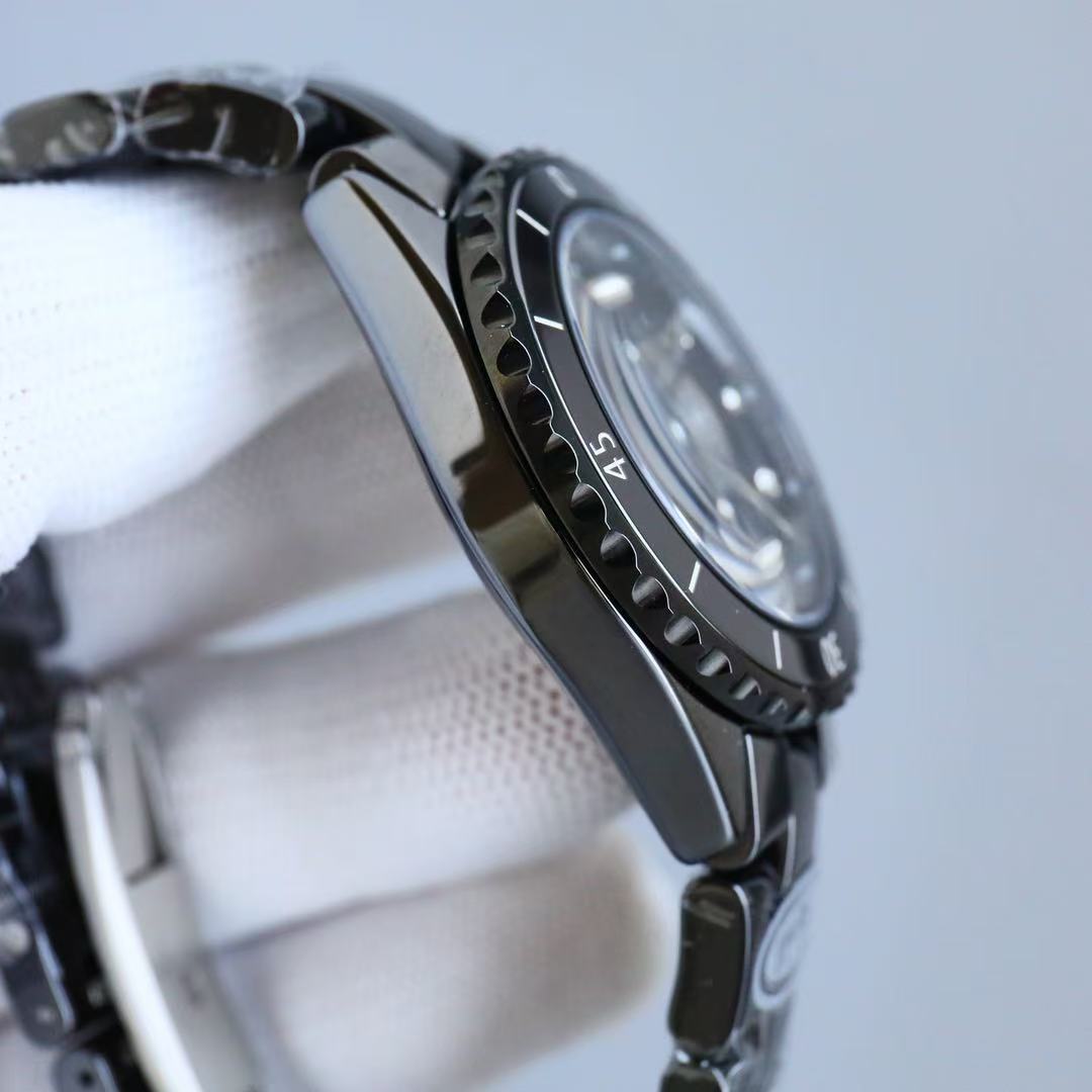 CHANEL J12 キャリバー12.2, 33mm