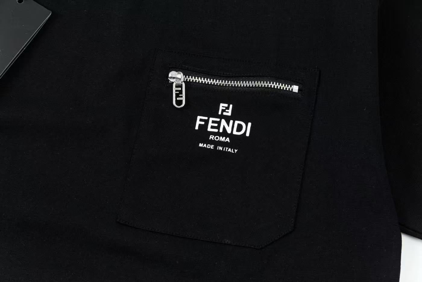 Fendi ブラックコットン Tシャツ