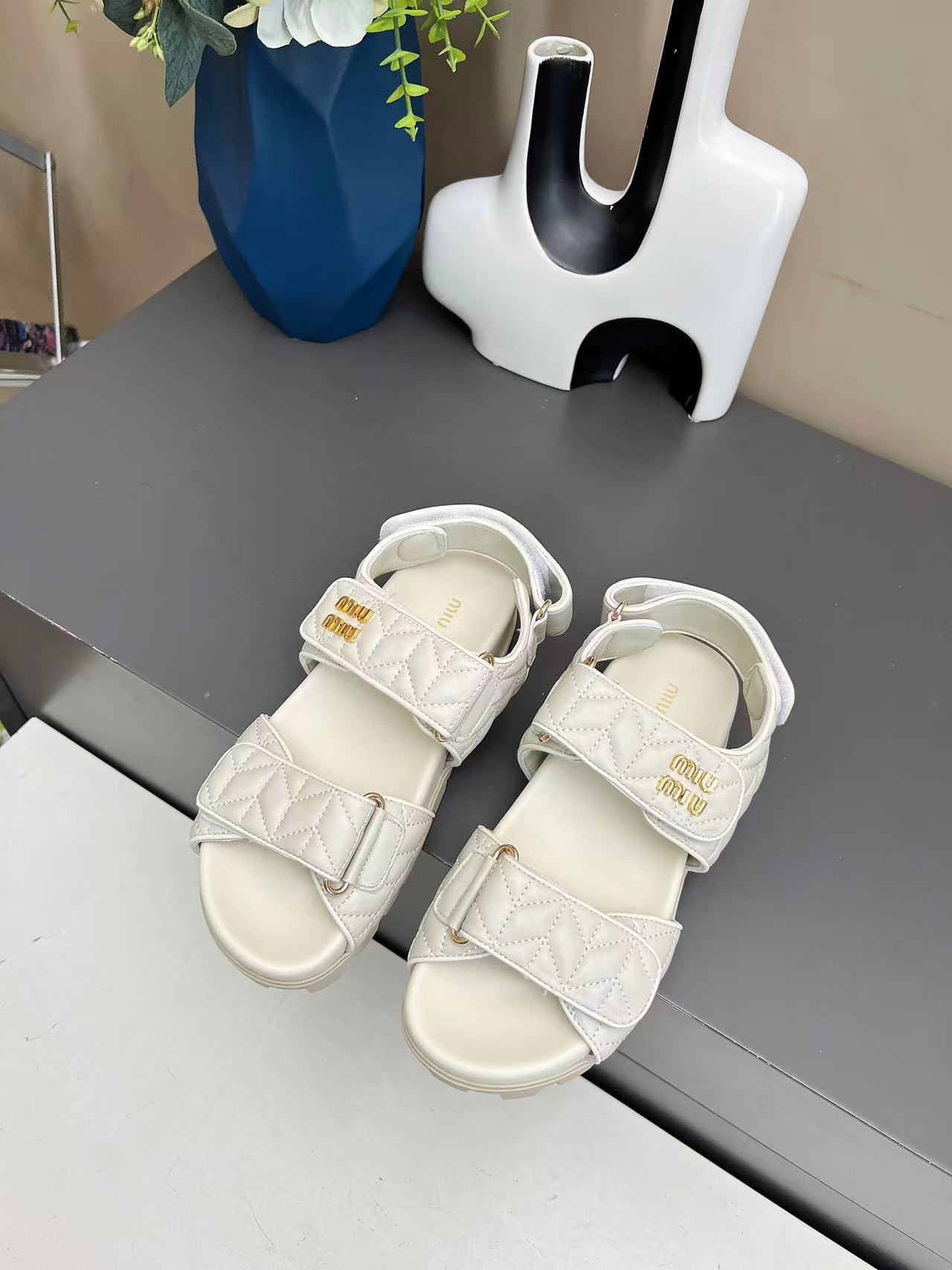 miumiu スポーティ マテラッセレザー サンダル