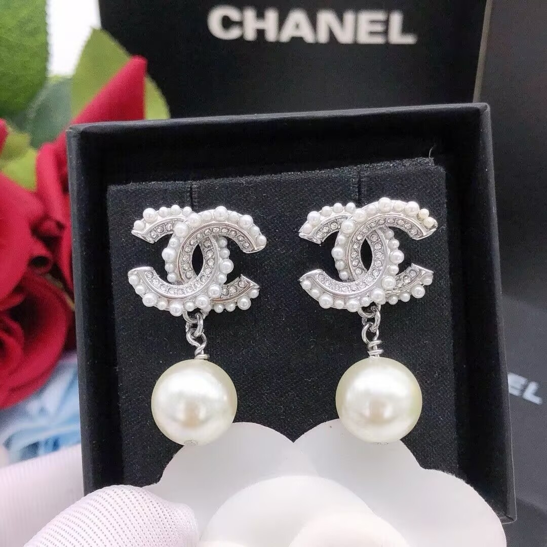 CHANEL COCOパールスウィングピアス