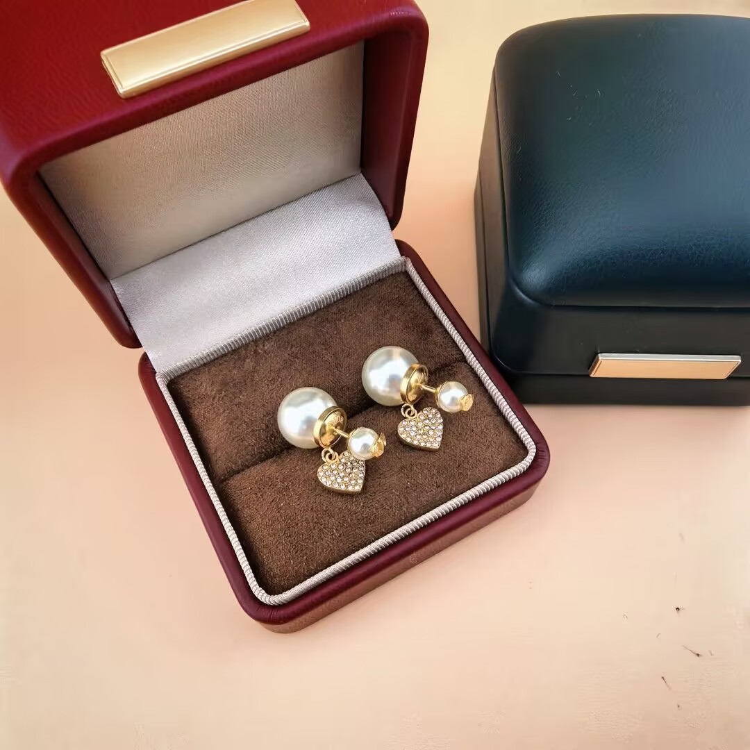 DIOR  ロゴハートパールピアス