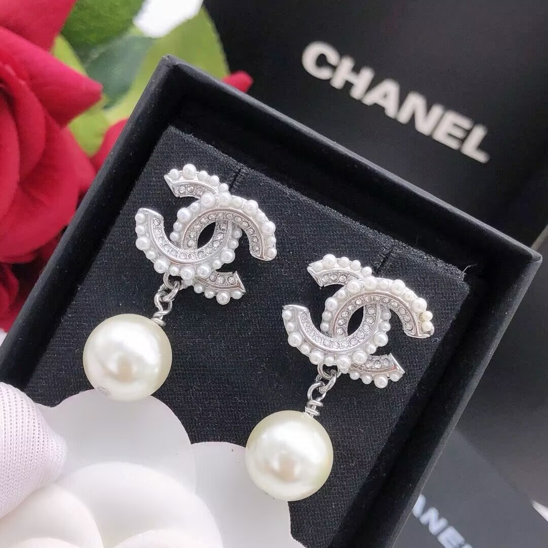 CHANEL COCOパールスウィングピアス