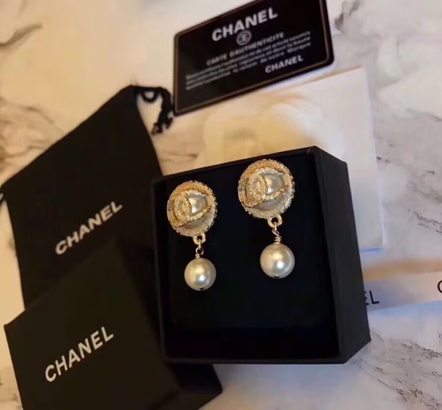 CHANEL COCOラウンドパールスウィングピアス