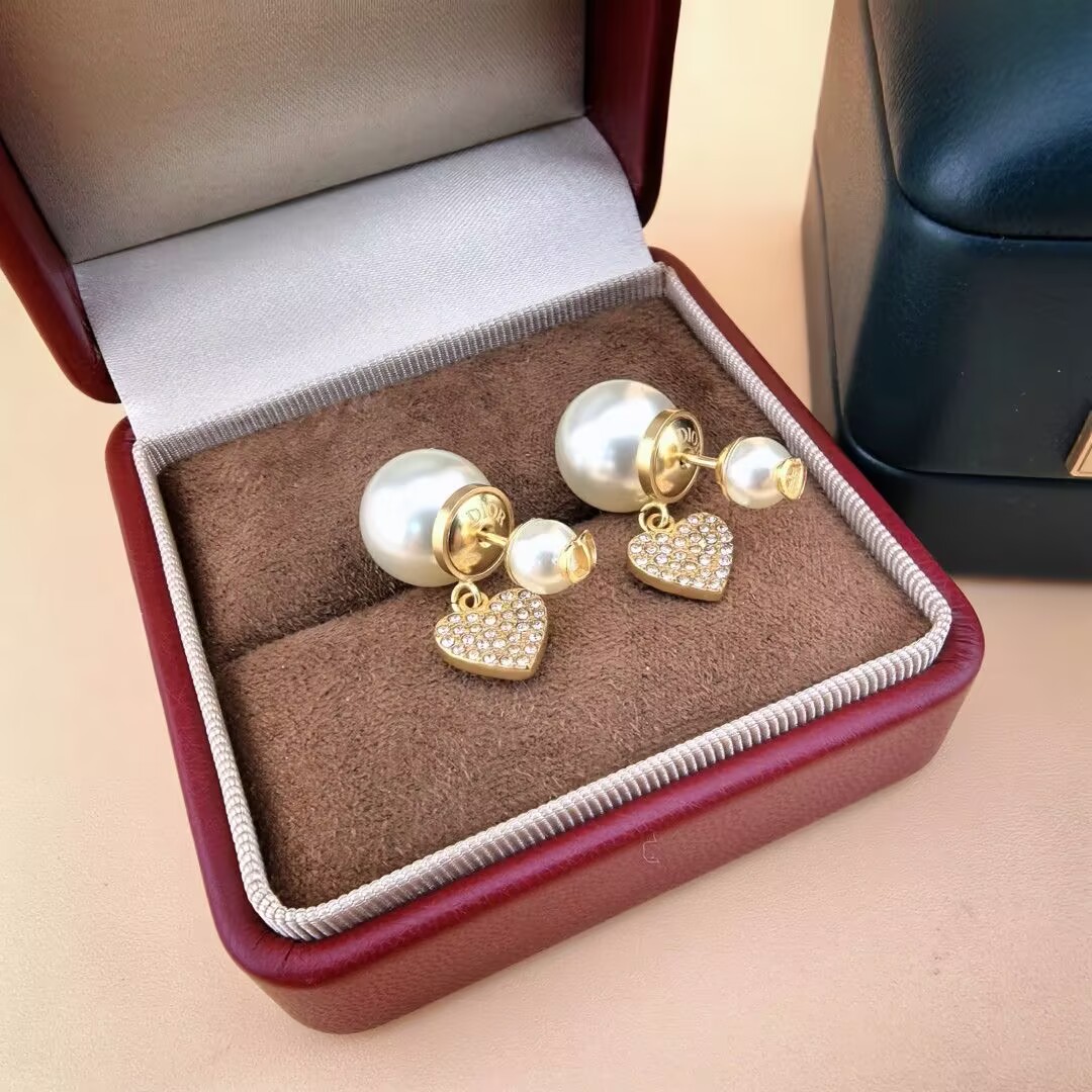 DIOR  ロゴハートパールピアス