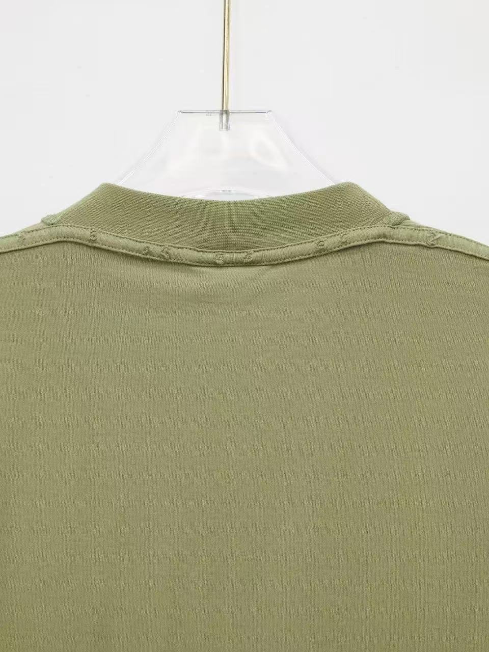 Balenciaga アーミーグリーン の メンズ インサイドアウト Tシャツ ミディアムフィット