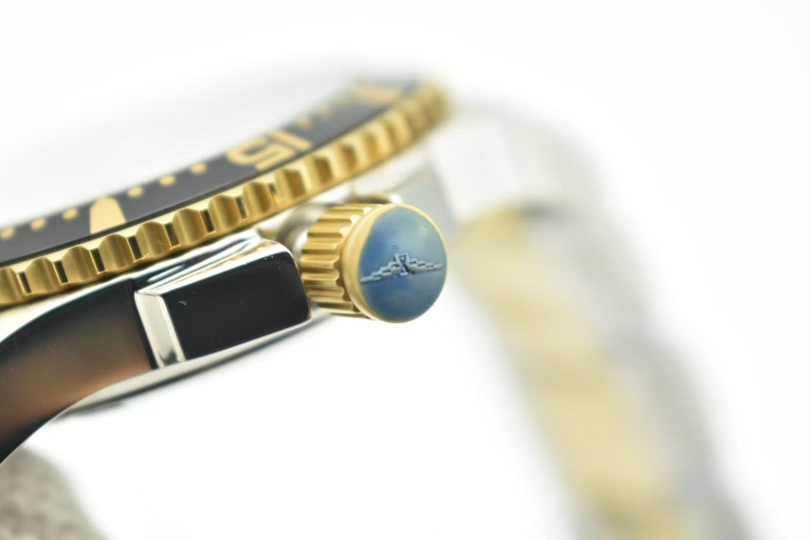 LONGINES  ロンジン  ハイドロコンクエスト, L3.742.3.56.7, 自動巻 ウォッチ, Ø 41.00 mm, ステンレススティール＆イエロー PVD.