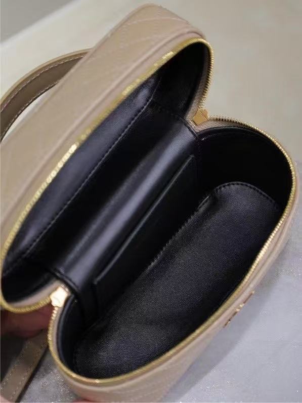  Saint Laurent サンローラン ギャビー バニティバッグ（ラムスキン）