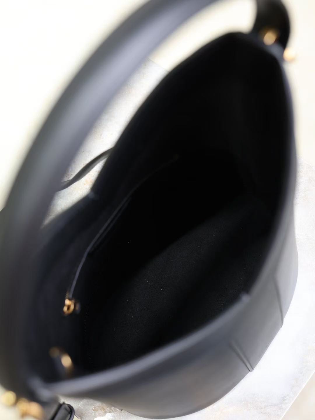 Saint Laurent サンローラン トップハンドル バケットバッグ（レザー）