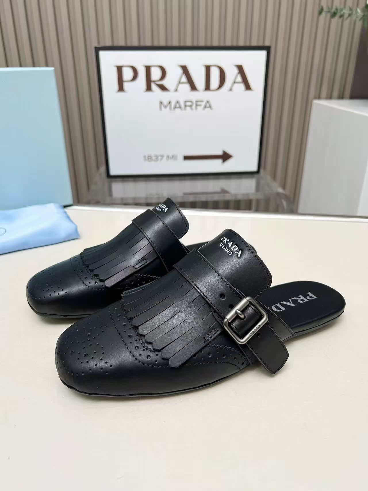 Prada プラダ シャッフル フリンジ付 レザー ミュール