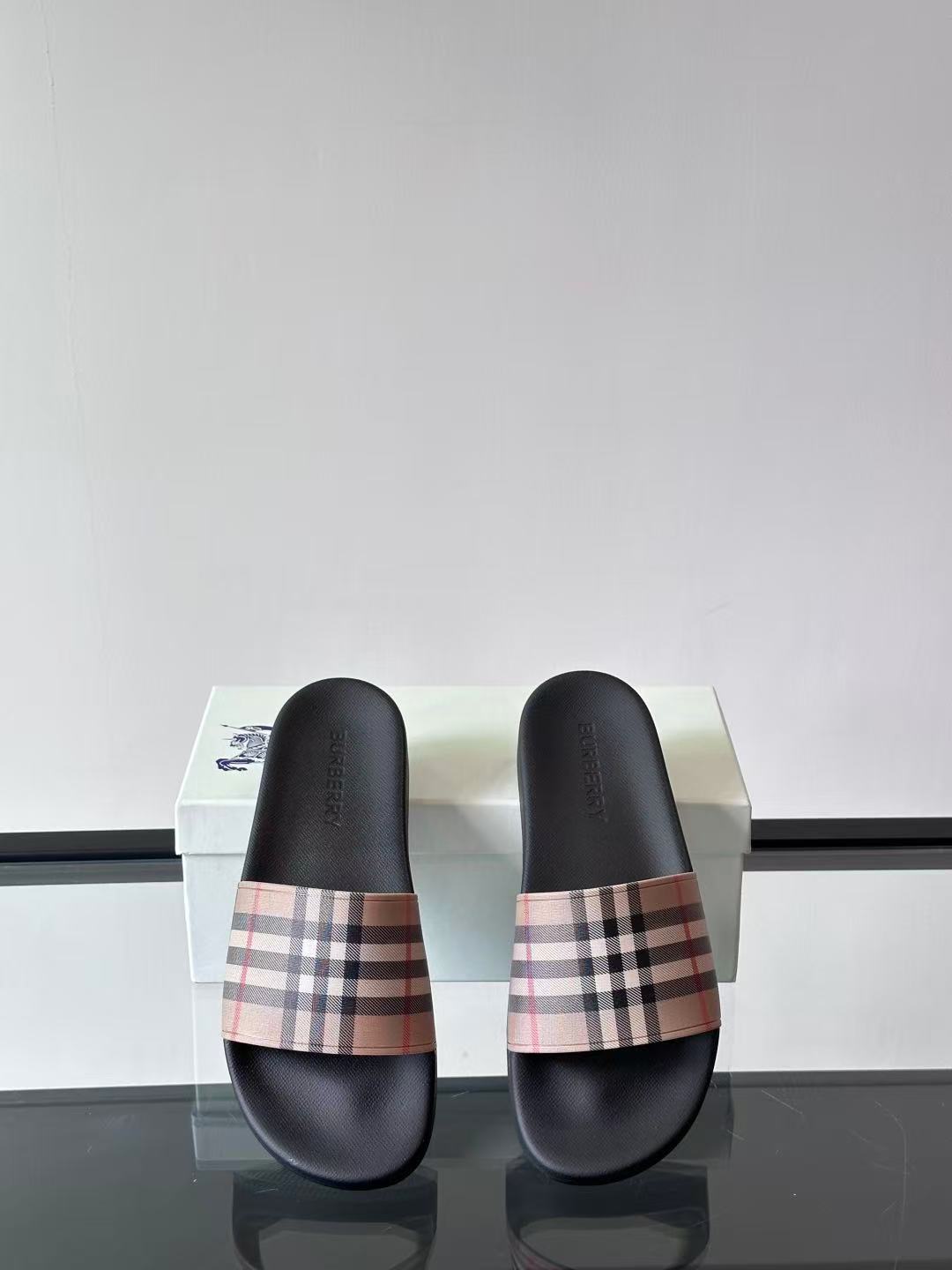 Burberry チェック スライド