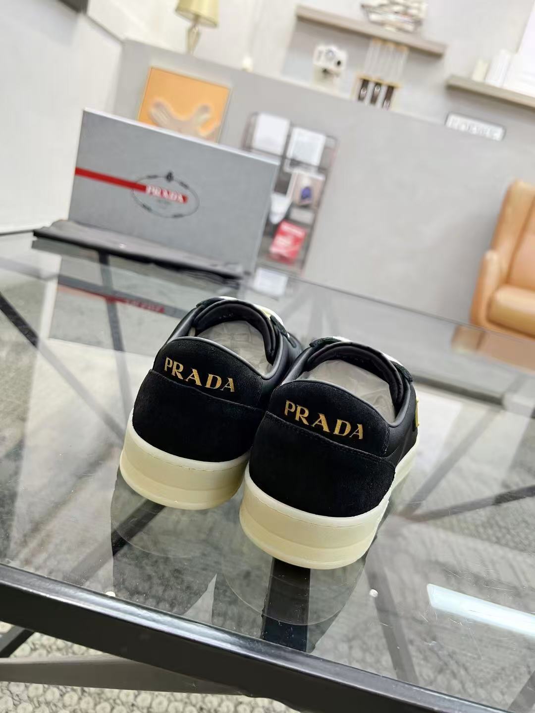 プラダ ダウンタウン Re-Nylon xスエード スニーカー