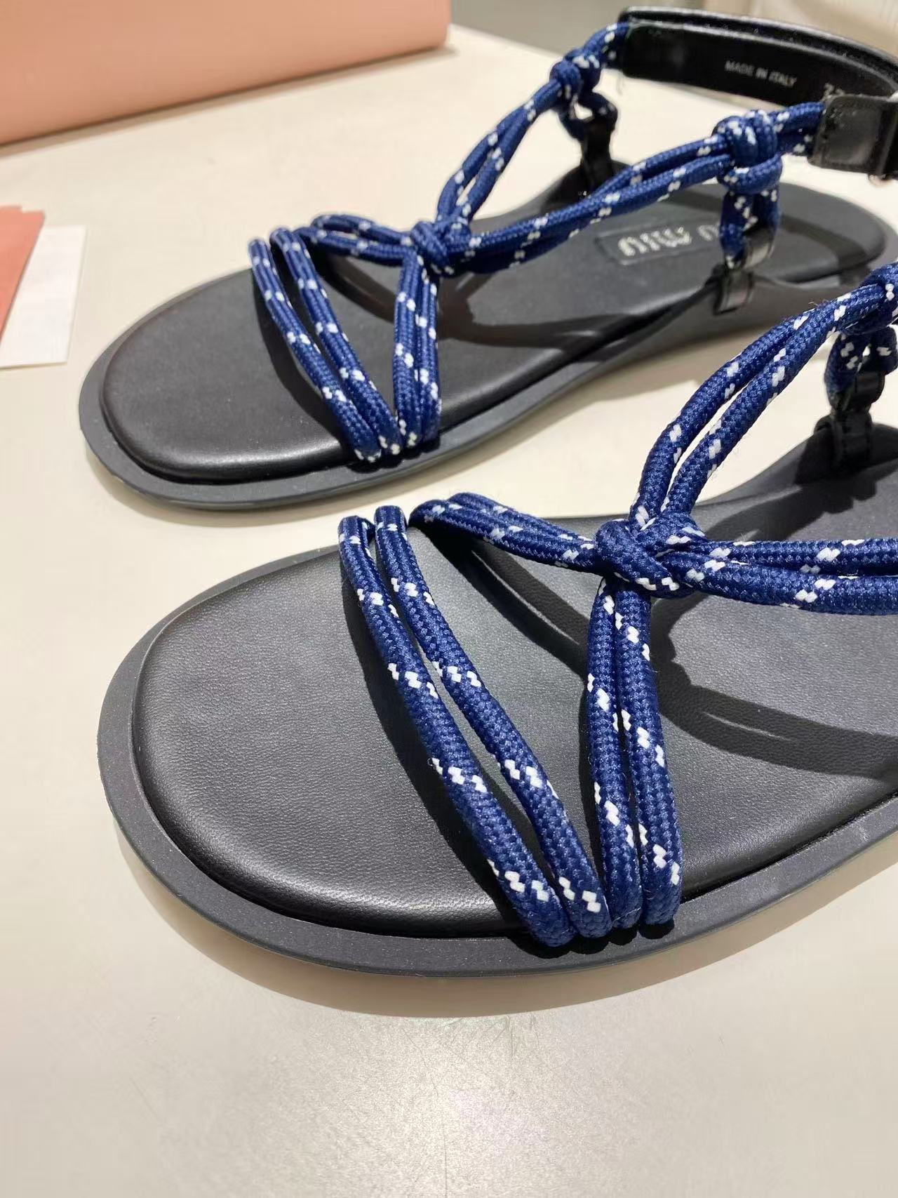 miumiu リビエール コードxレザー サンダル