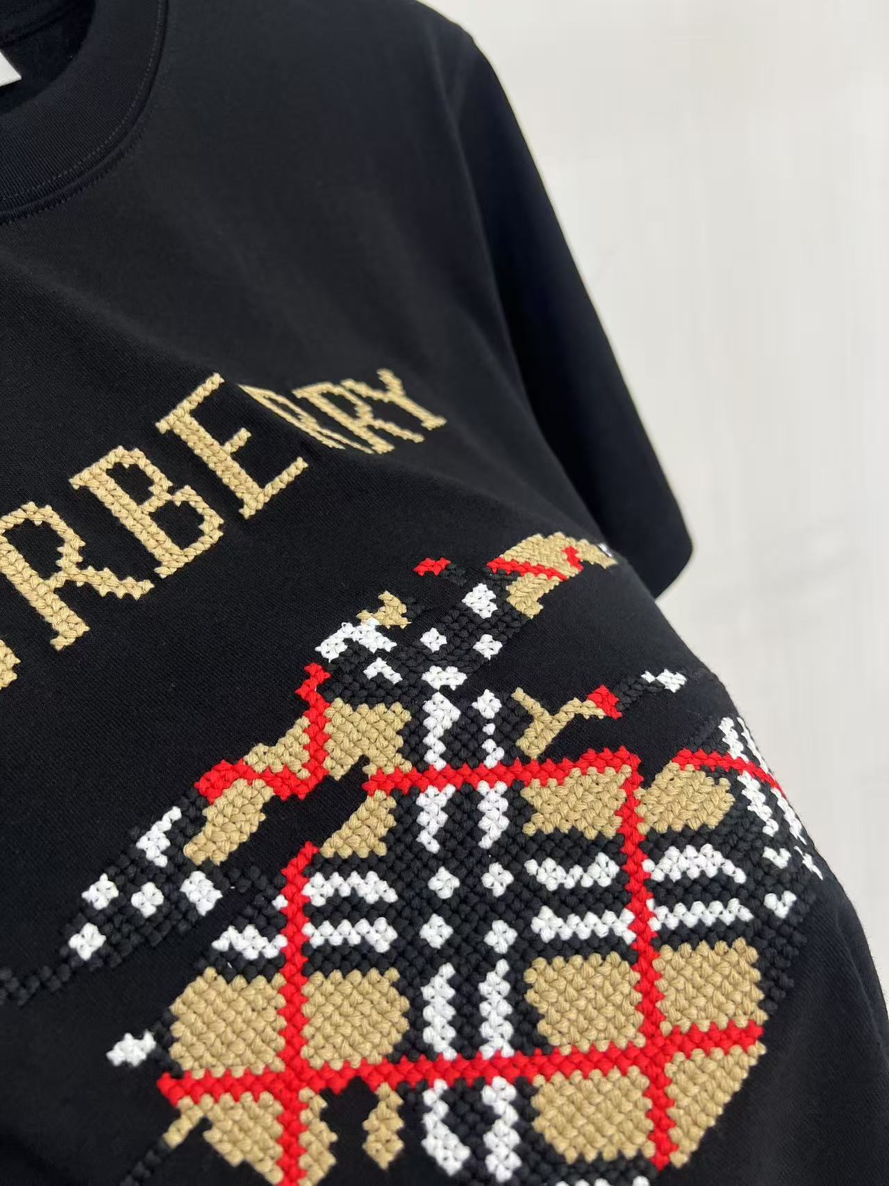 Burberry クロスステッチ EKD​ コットンTシャツ
