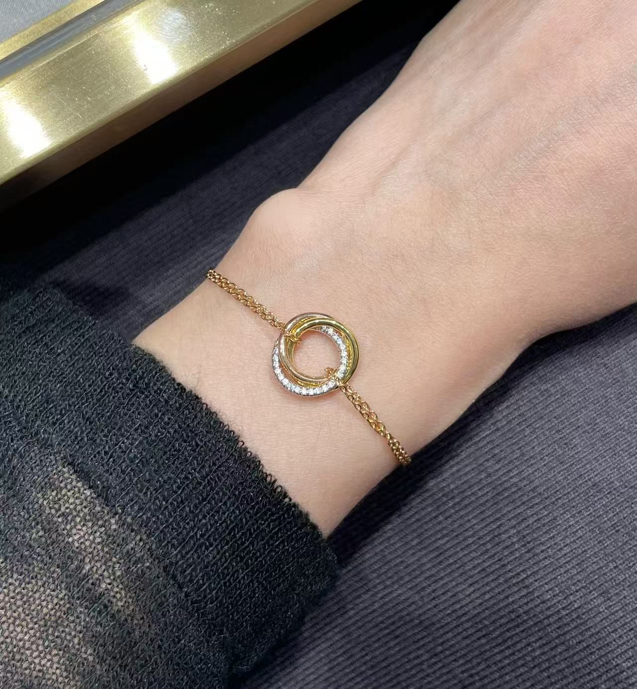 Cartier Trinity bracelet, on chain トリニティ ブレスレット チェーン