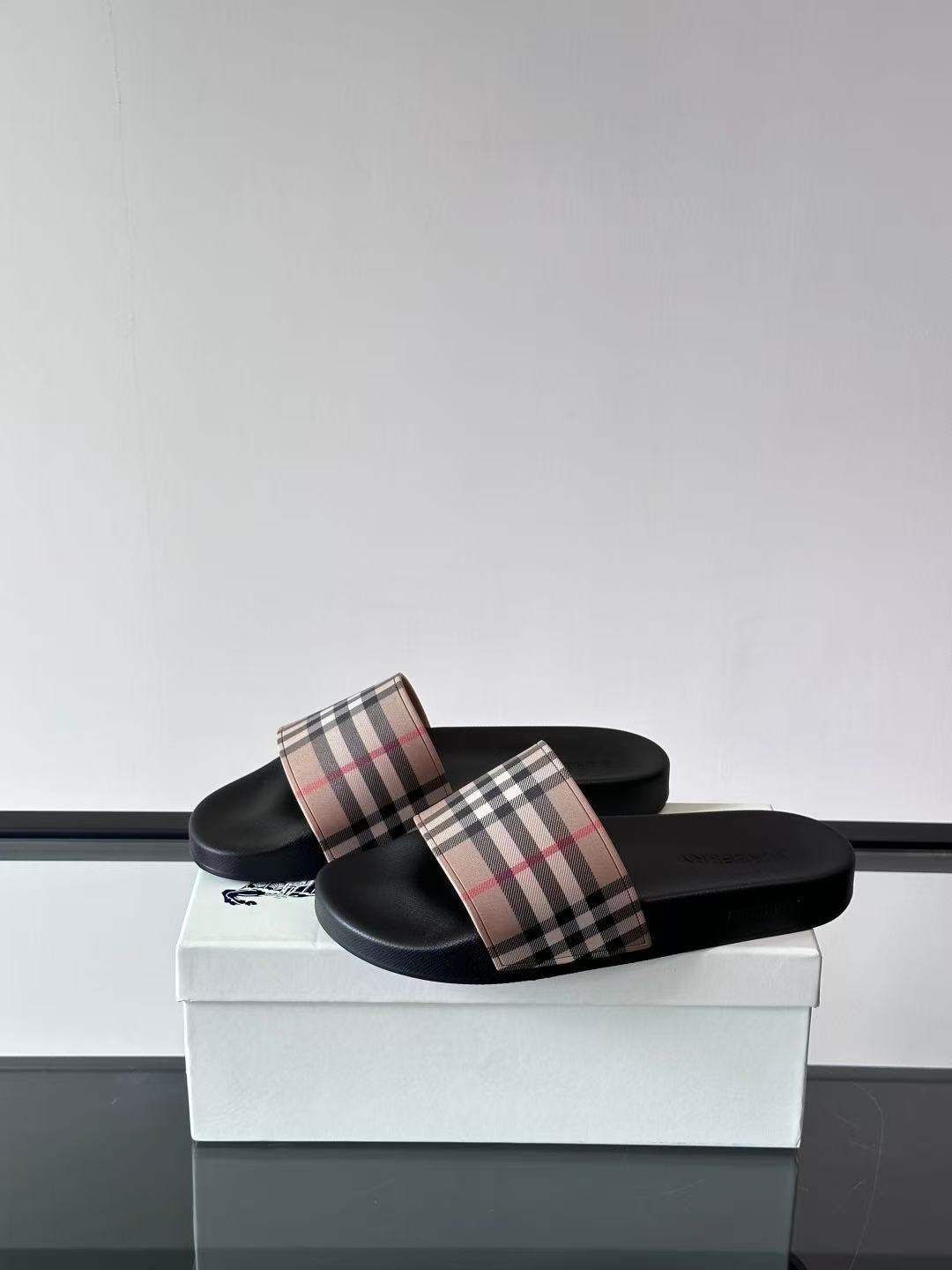Burberry チェック スライド