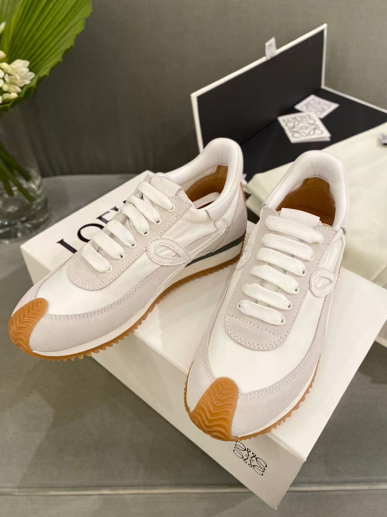 Loewe フローランナー (スエード＆ナイロン)