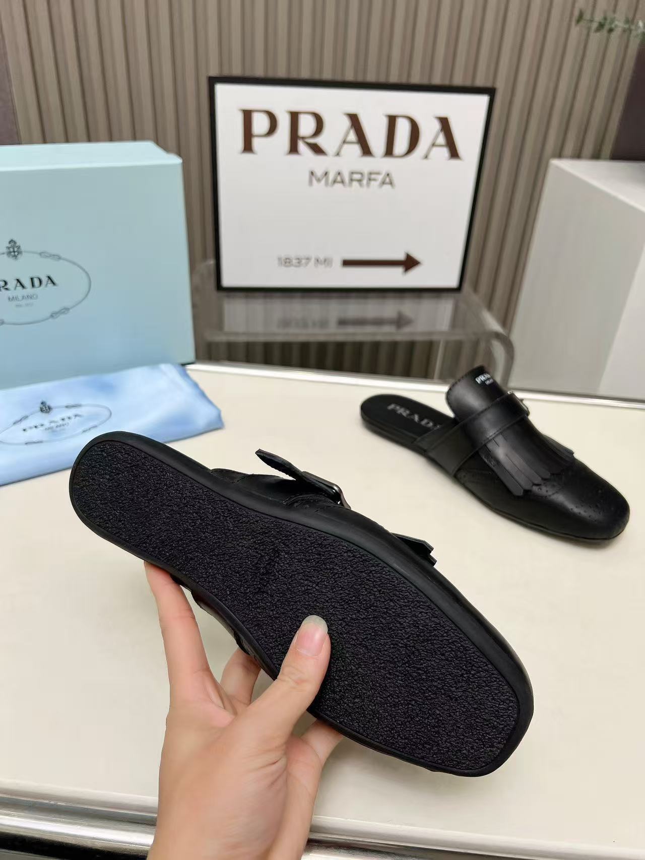 Prada プラダ シャッフル フリンジ付 レザー ミュール