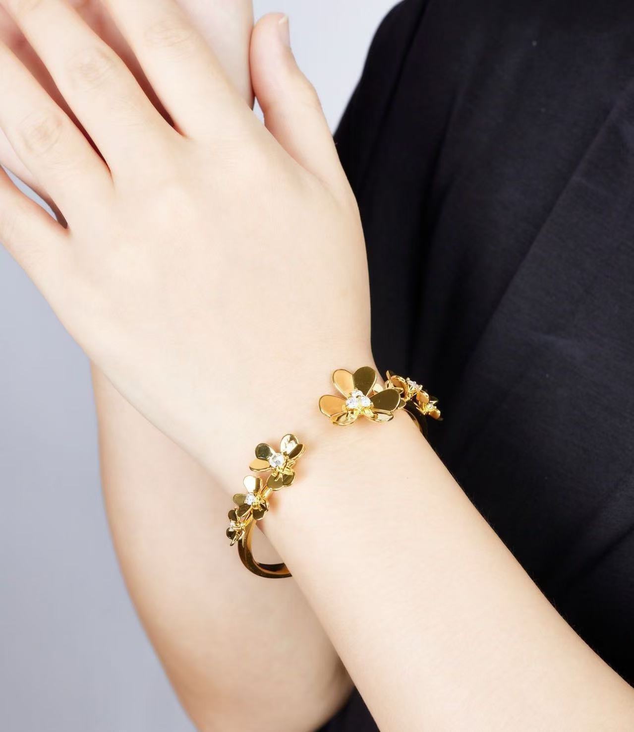 フリヴォル ブレスレット、7フラワー、ミディアムモデル