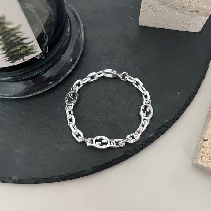 GUCCI 〔グッチ インターロッキング〕チェーン ブレスレット