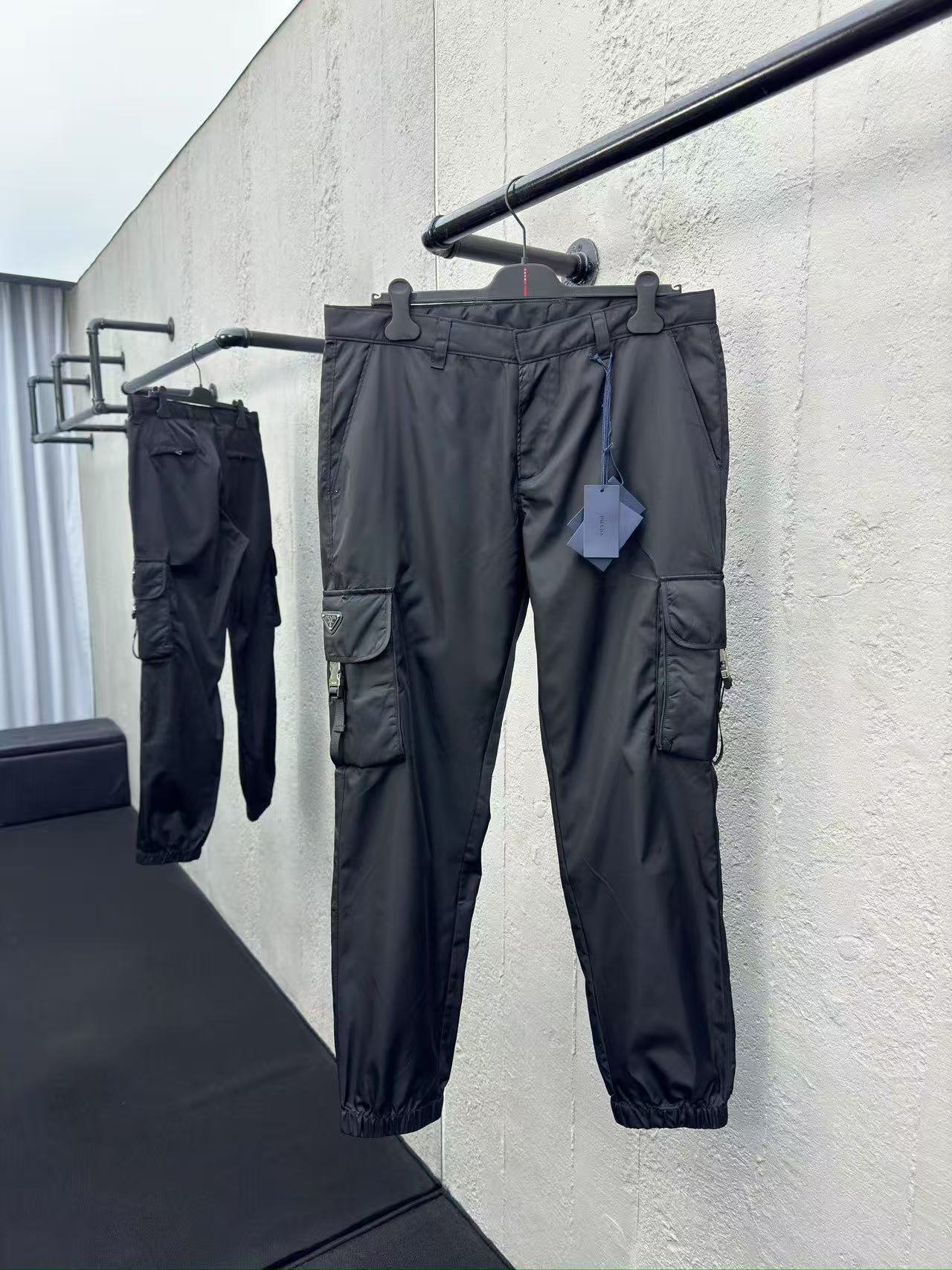 Prada Re-Nylon パンツ