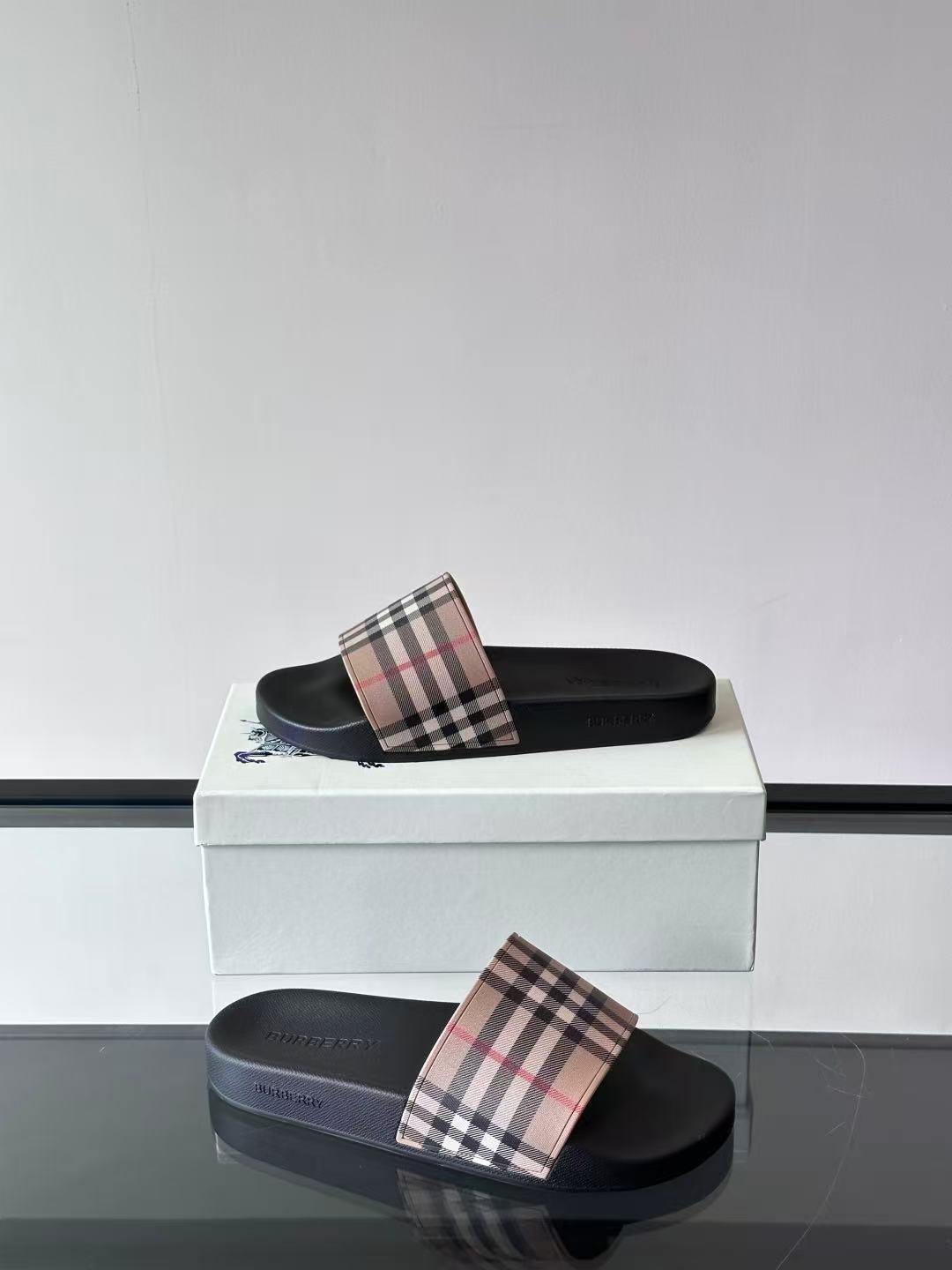 Burberry チェック スライド