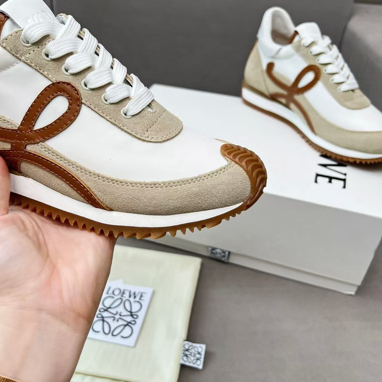 Loewe フローランナー 2.0（ナイロン&スエード）