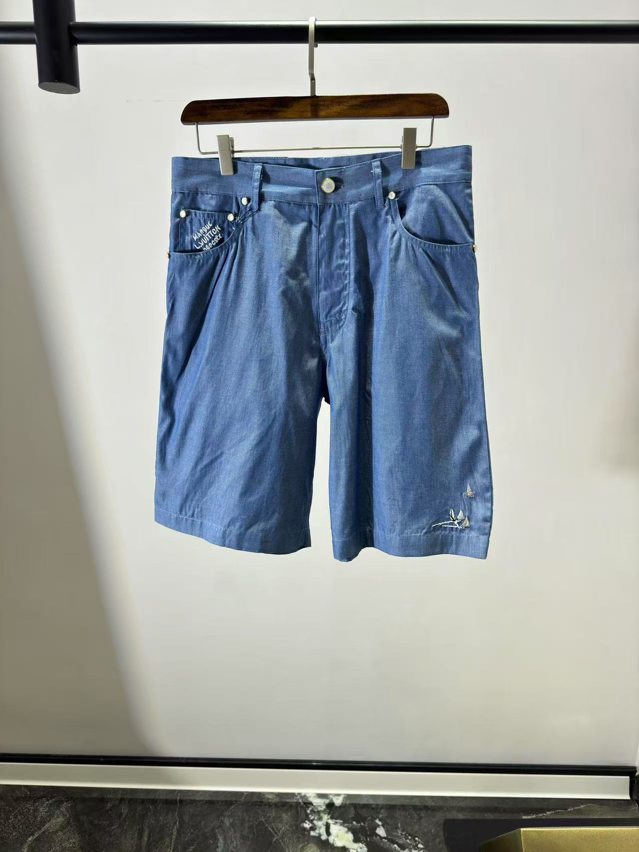 LV エンブロイダリー シャンブレー ショートスリーブシャツ+ショーツ