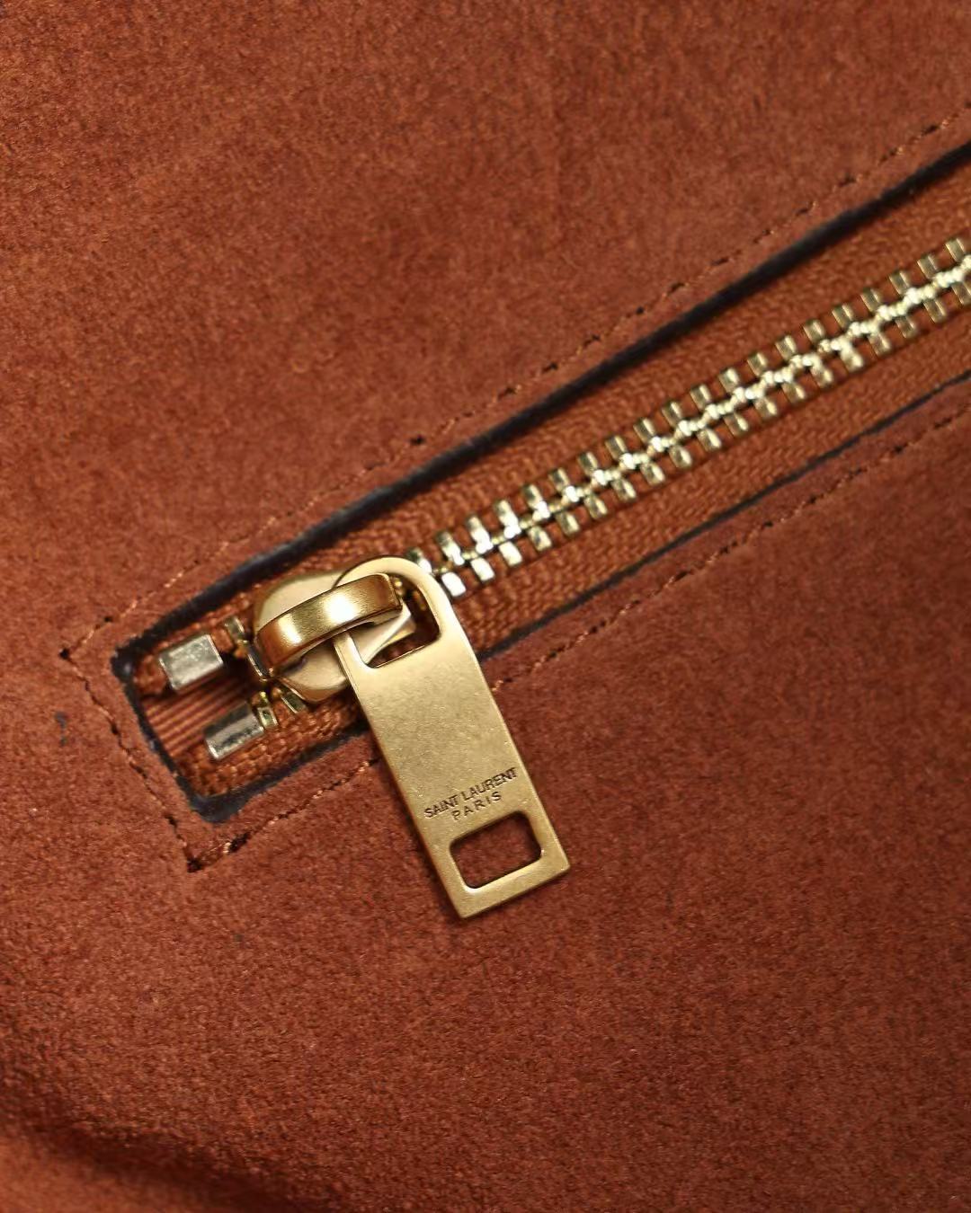 Saint Laurent サンローラン  ラージ ホーボー（レザー）