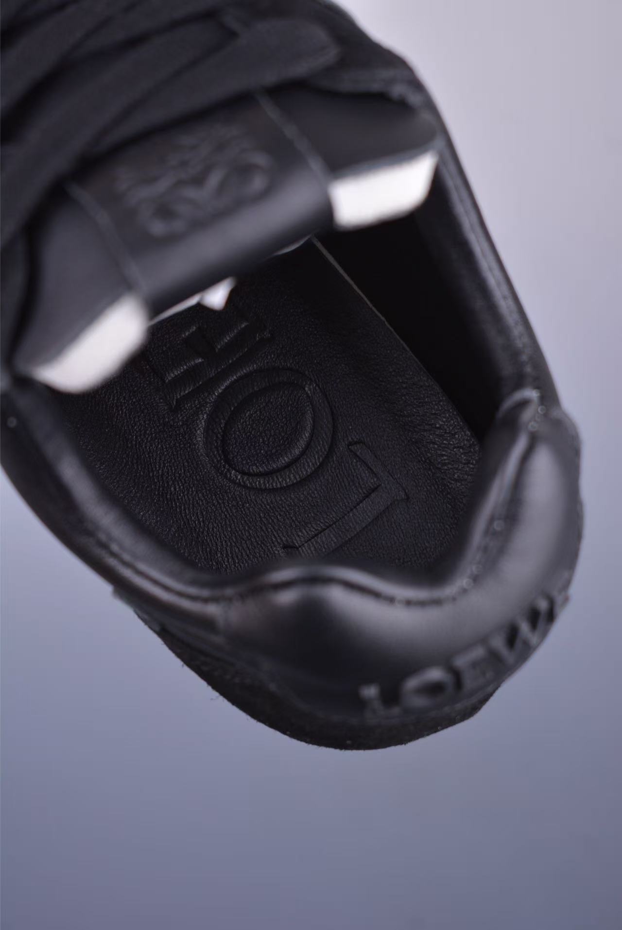 Loewe バレエランナー 2.0（ソフトカーフ）