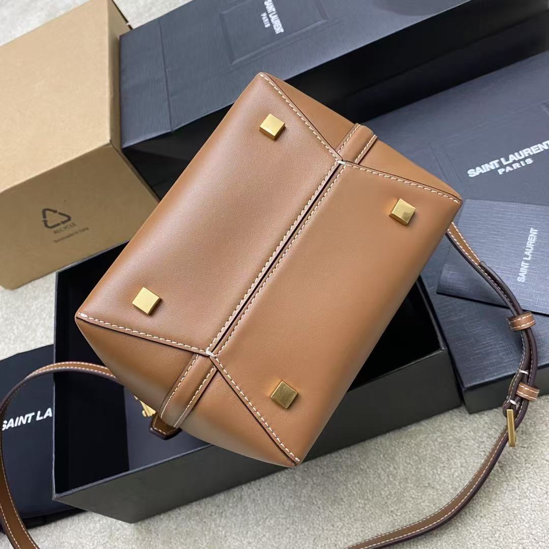 Saint Laurent サンローラン LE 37 スモール（シャイニーレザー）