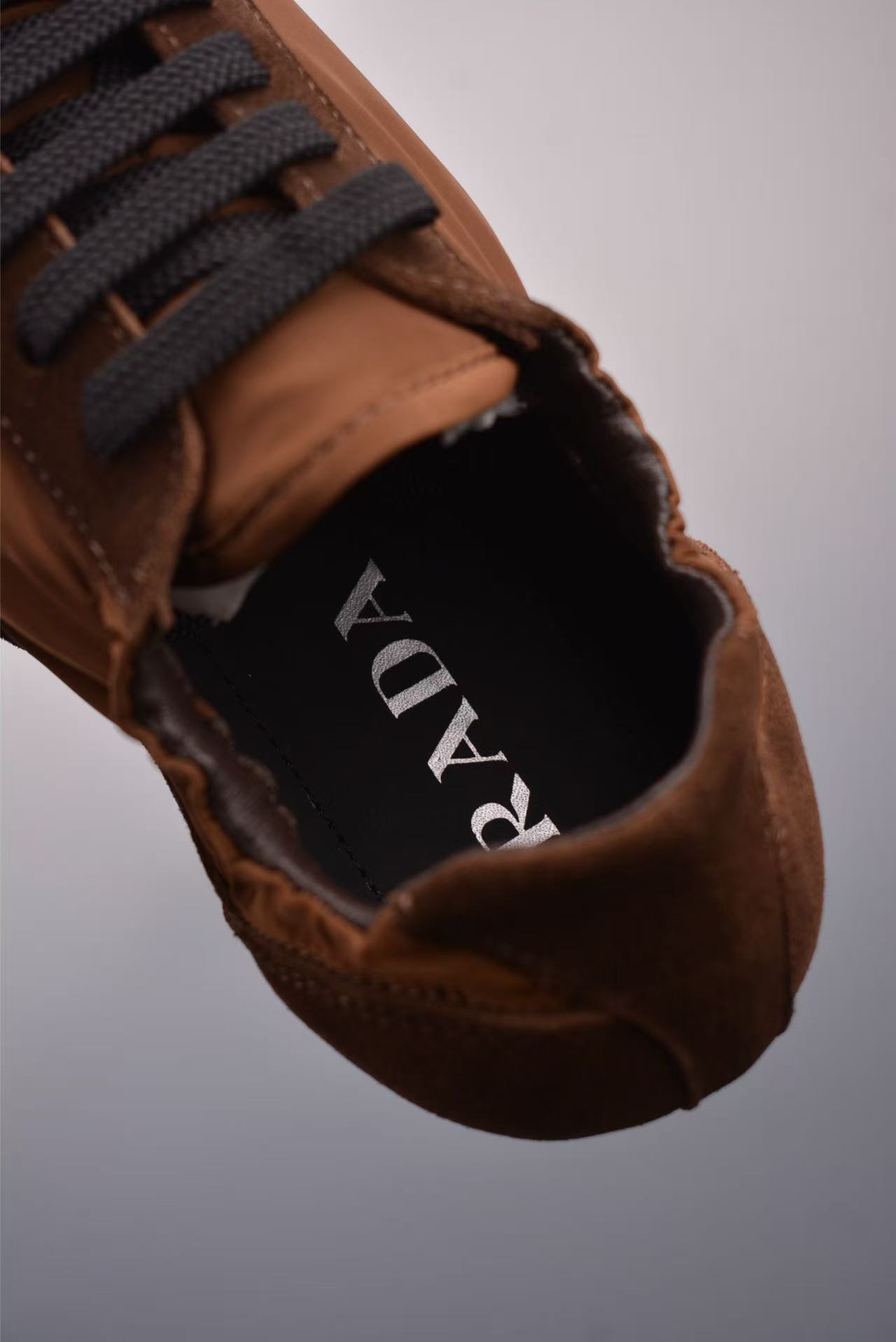 Prada プラダ コラプス Re-Nylon xスエード スニーカー