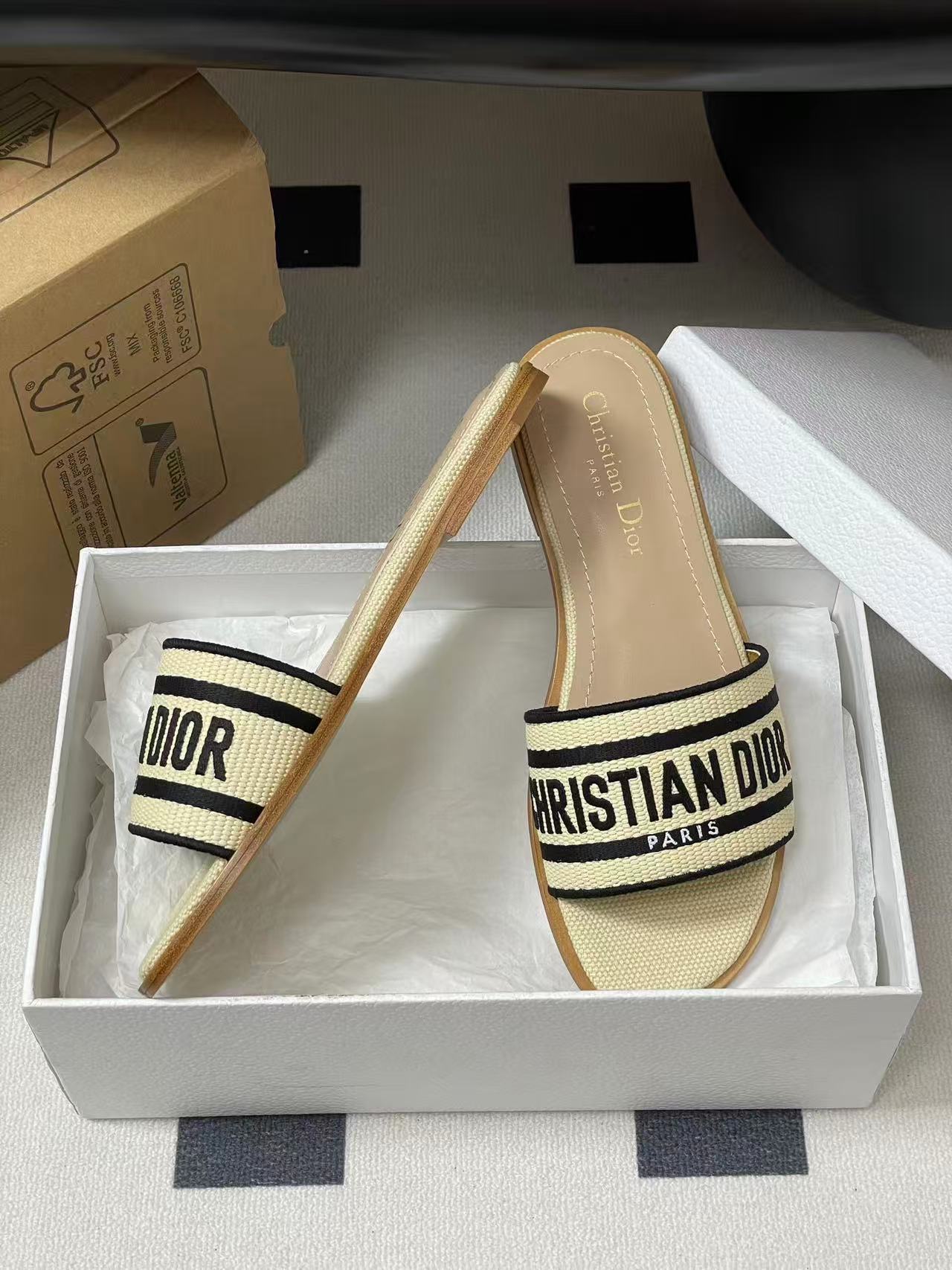 DIOR スライド ラフィア & エンブロイダリー コットン