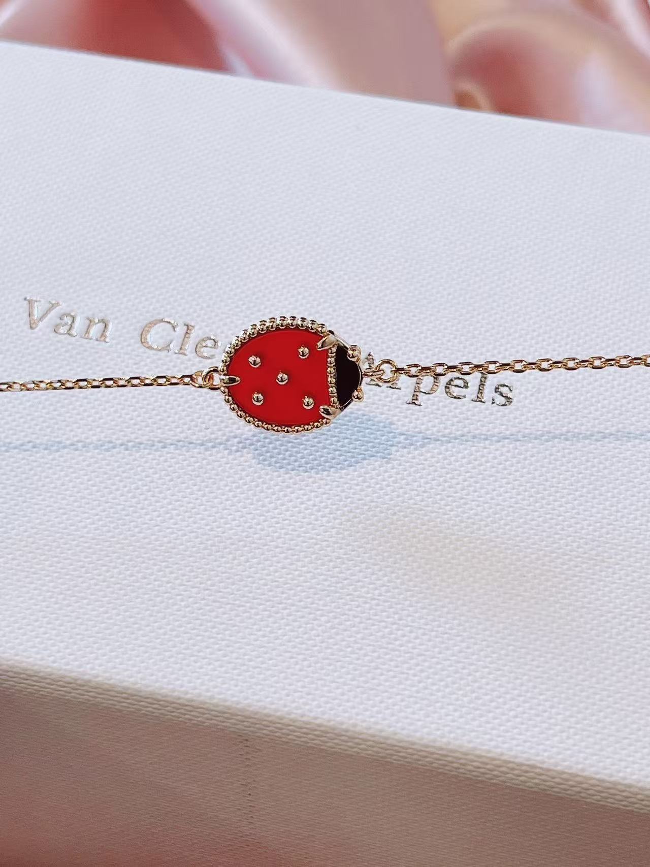 ラッキー スプリング ブレスレット、クローズドウィング レディバグ